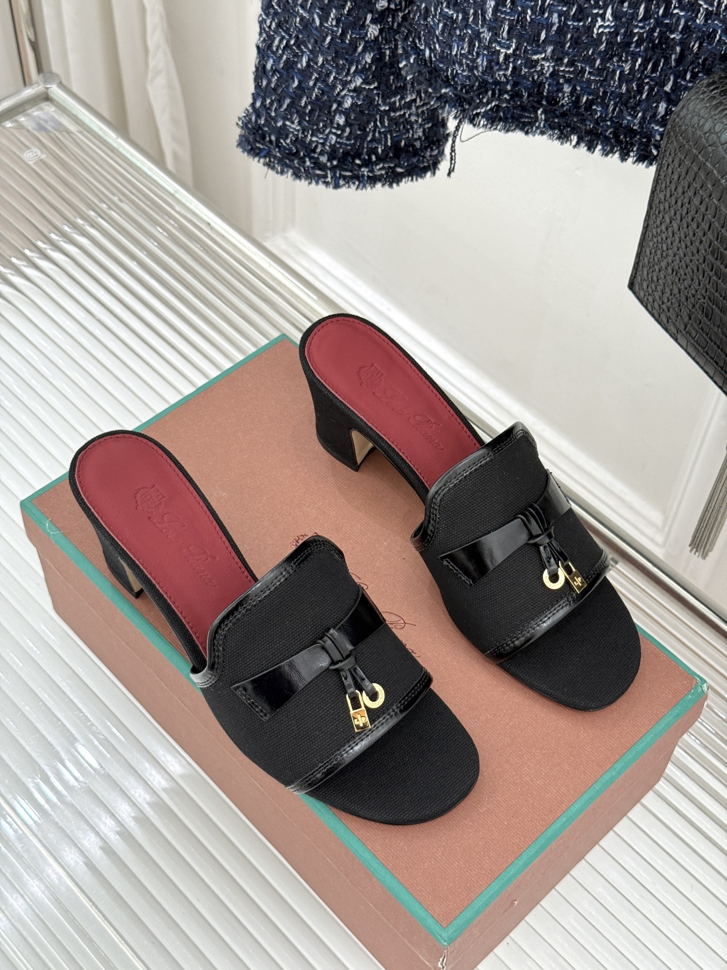 Loro Piana/ LP🌾 经典复古绝美吊坠粗跟平底拖鞋简约即时髦 松弛的高级感感受夏日感高级穿搭~