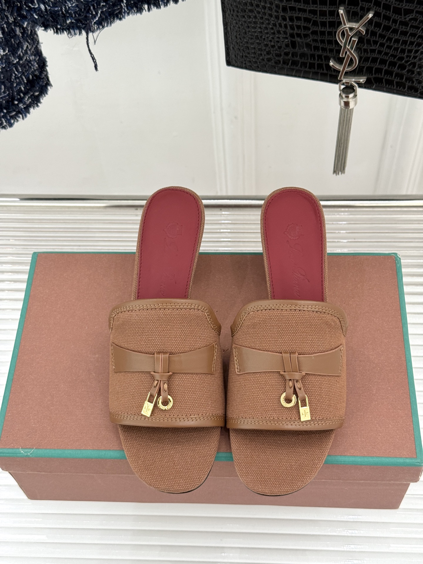 Loro Piana/ LP🌾 经典复古绝美吊坠粗跟平底拖鞋简约即时髦 松弛的高级感感受夏日感高级穿搭~