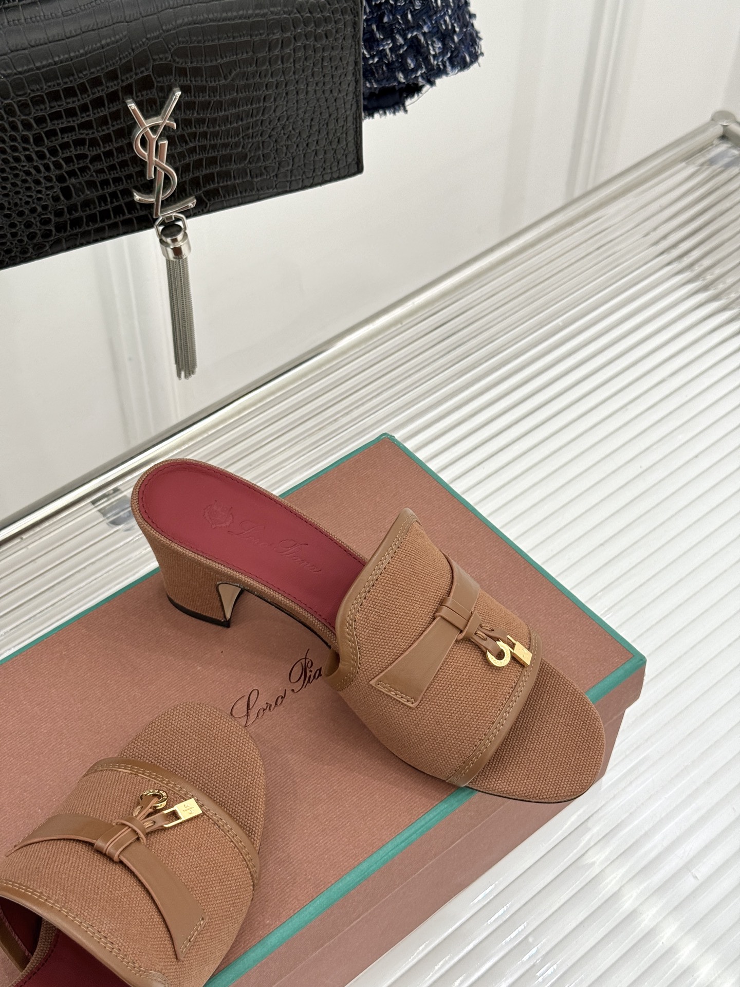 Loro Piana/ LP🌾 经典复古绝美吊坠粗跟平底拖鞋简约即时髦 松弛的高级感感受夏日感高级穿搭~