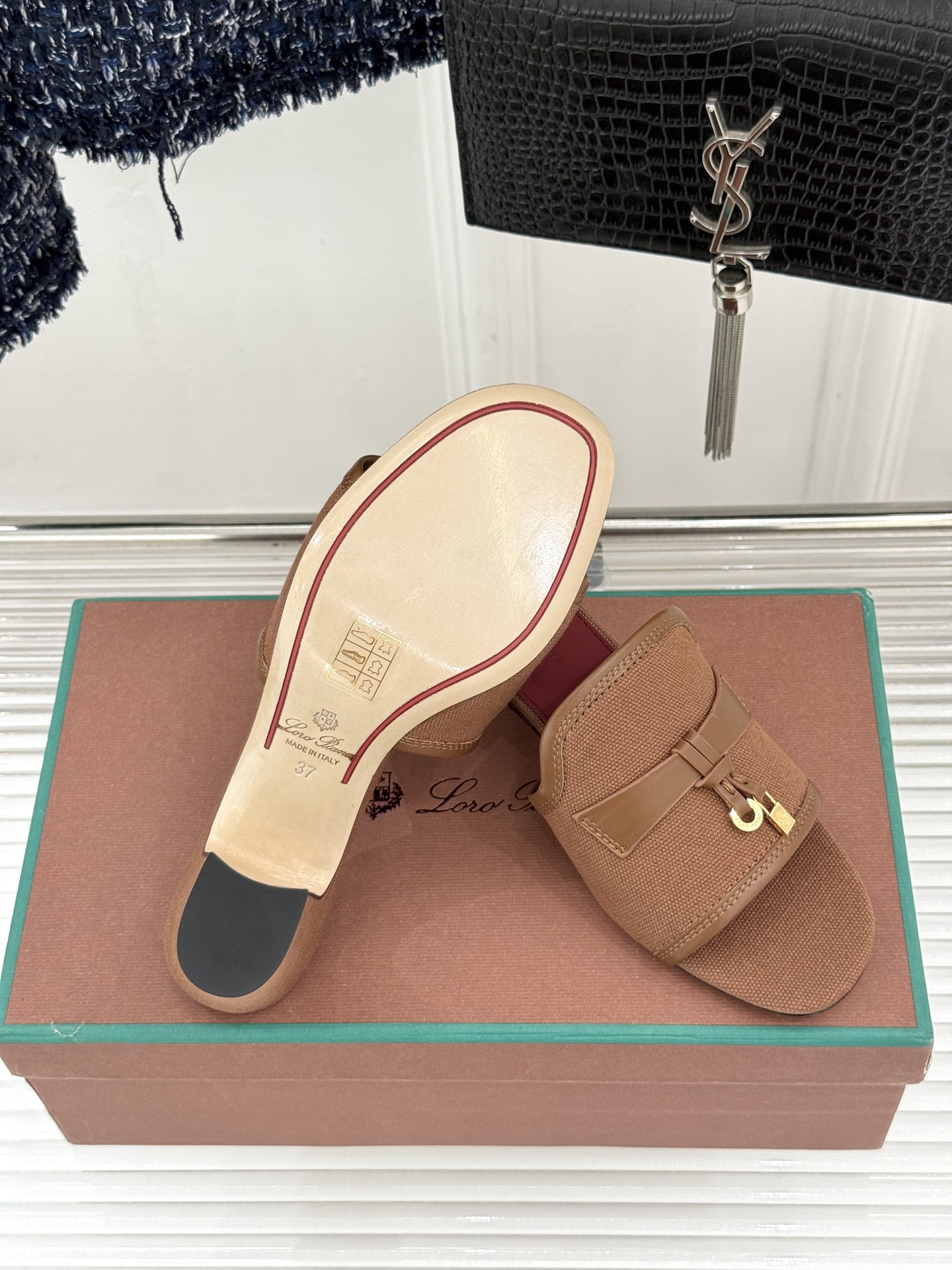 Loro Piana/ LP🌾 经典复古绝美吊坠粗跟平底拖鞋简约即时髦 松弛的高级感感受夏日感高级穿搭~