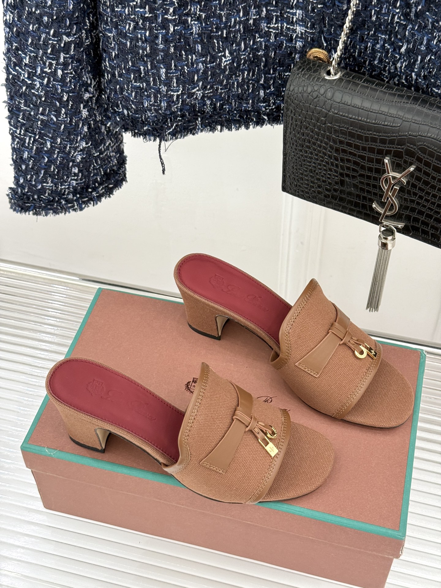 Loro Piana/ LP🌾 经典复古绝美吊坠粗跟平底拖鞋简约即时髦 松弛的高级感感受夏日感高级穿搭~