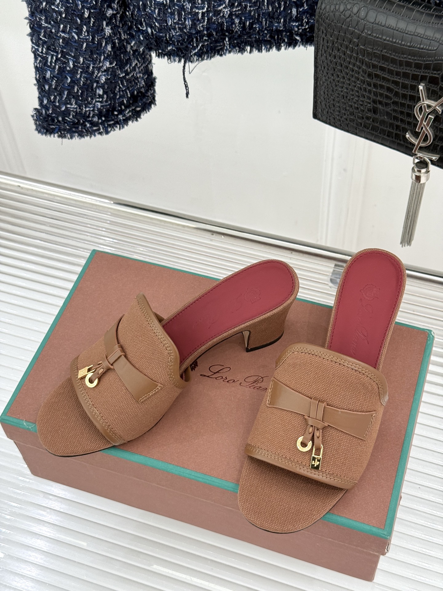 Loro Piana/ LP🌾 经典复古绝美吊坠粗跟平底拖鞋简约即时髦 松弛的高级感感受夏日感高级穿搭~