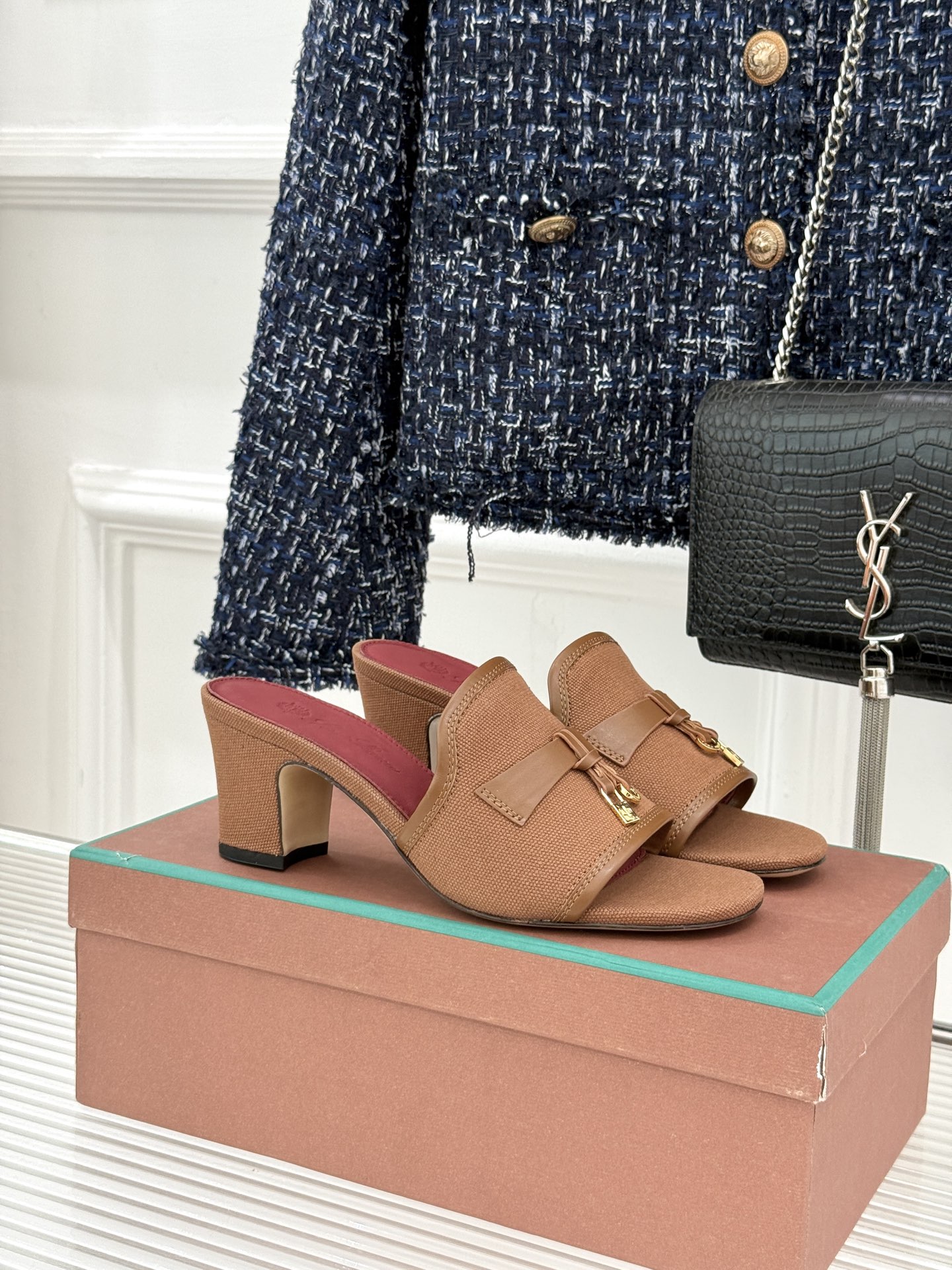 Loro Piana/ LP🌾 经典复古绝美吊坠粗跟平底拖鞋简约即时髦 松弛的高级感感受夏日感高级穿搭~