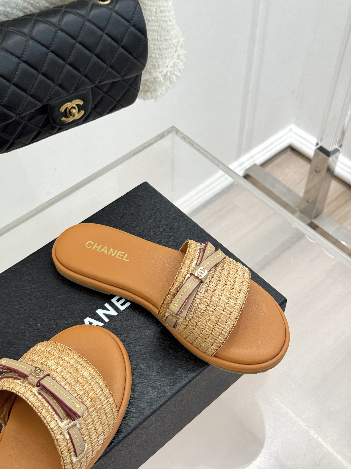 CHANE*｜小香26S双C蝴蝶结编织懒人拖鞋承袭香奈儿法式优雅精髓将慵懒与精致完美融合。细腻编织鞋面自