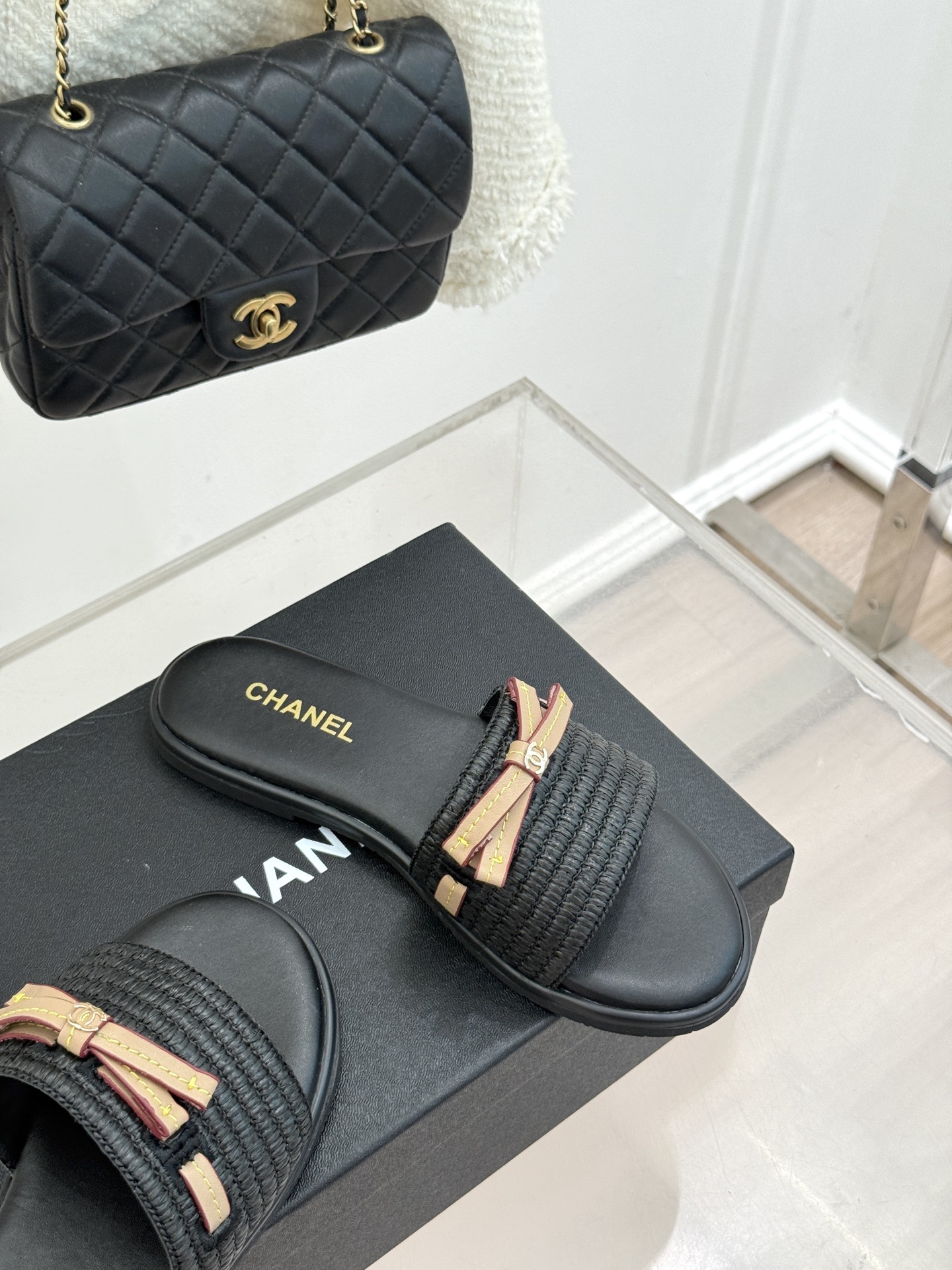 CHANE*｜小香26S双C蝴蝶结编织懒人拖鞋承袭香奈儿法式优雅精髓将慵懒与精致完美融合。细腻编织鞋面自