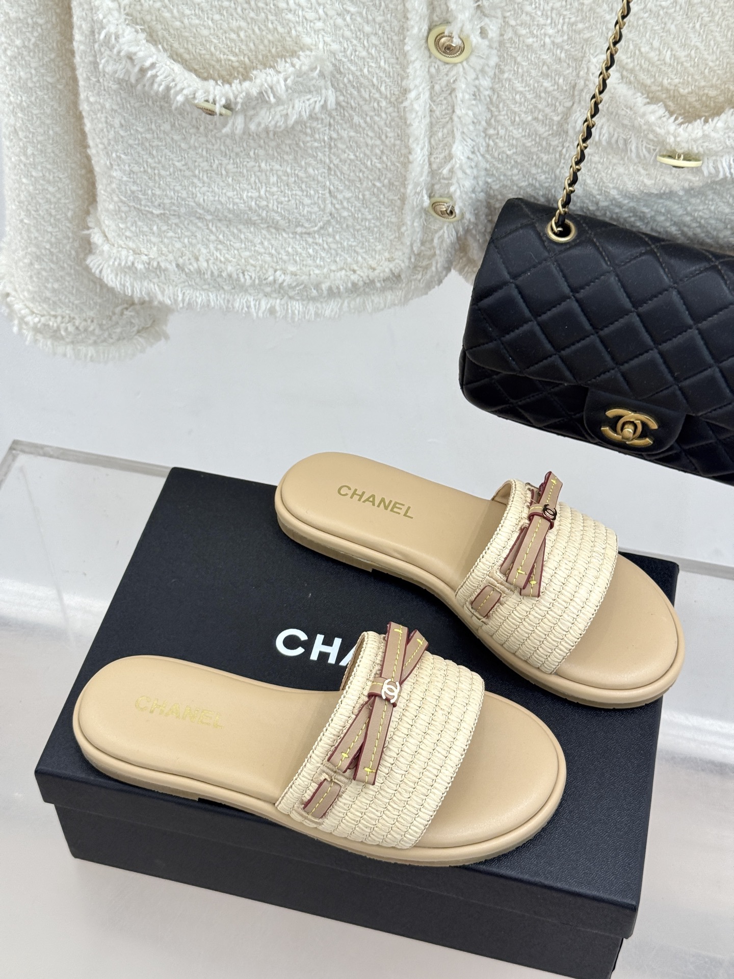 CHANE*｜小香26S双C蝴蝶结编织懒人拖鞋承袭香奈儿法式优雅精髓将慵懒与精致完美融合。细腻编织鞋面自