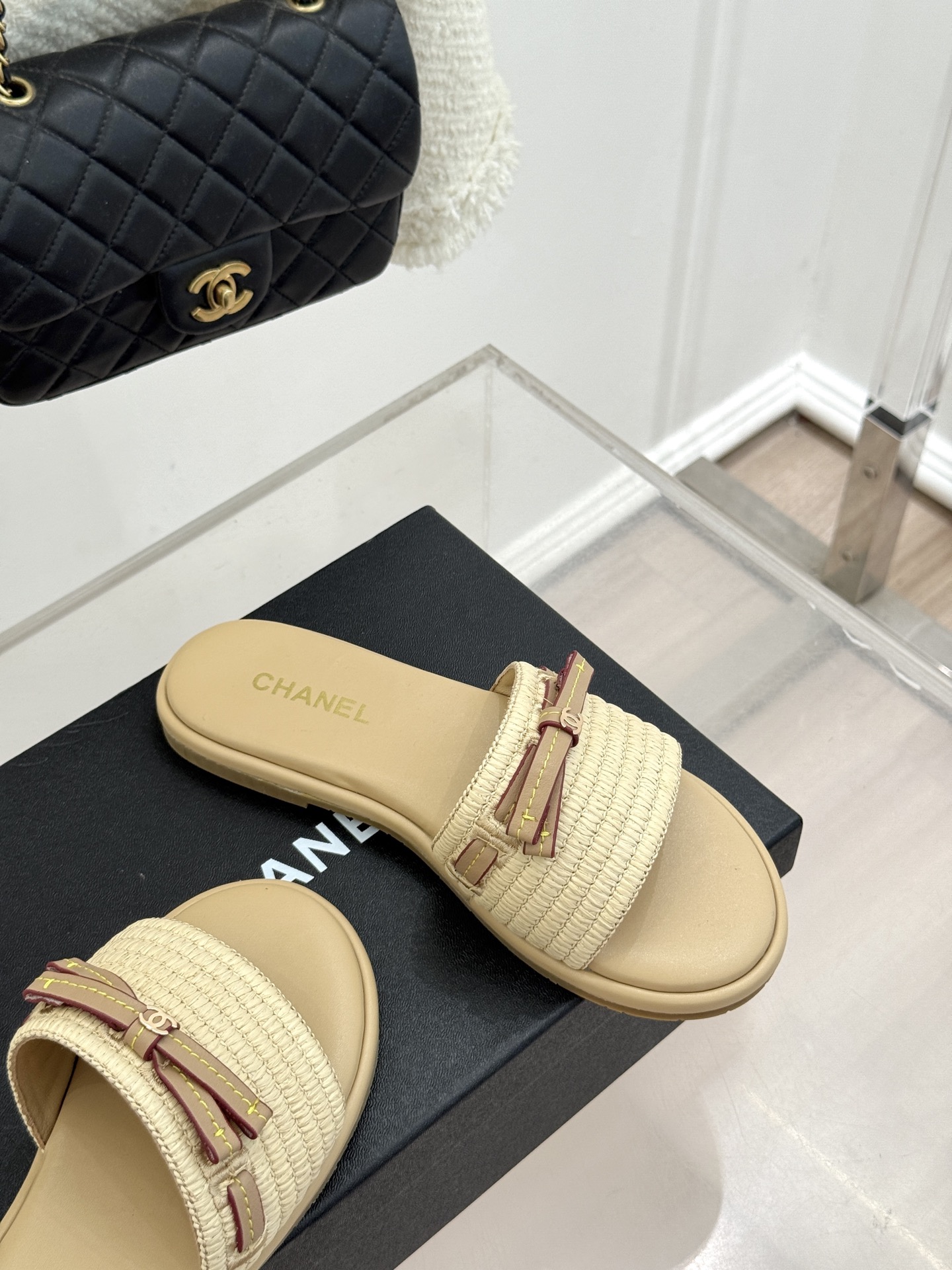 CHANE*｜小香26S双C蝴蝶结编织懒人拖鞋承袭香奈儿法式优雅精髓将慵懒与精致完美融合。细腻编织鞋面自