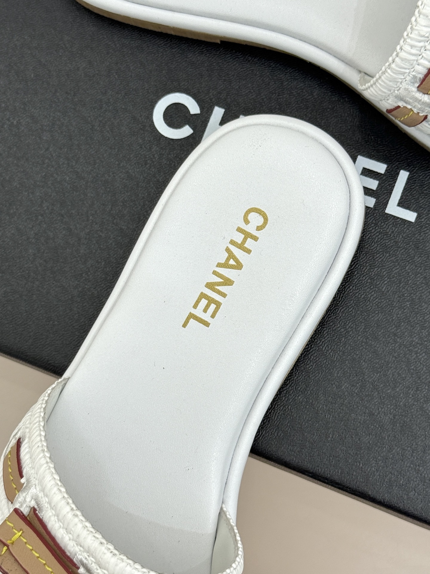 CHANE*｜小香26S双C蝴蝶结编织懒人拖鞋承袭香奈儿法式优雅精髓将慵懒与精致完美融合。细腻编织鞋面自