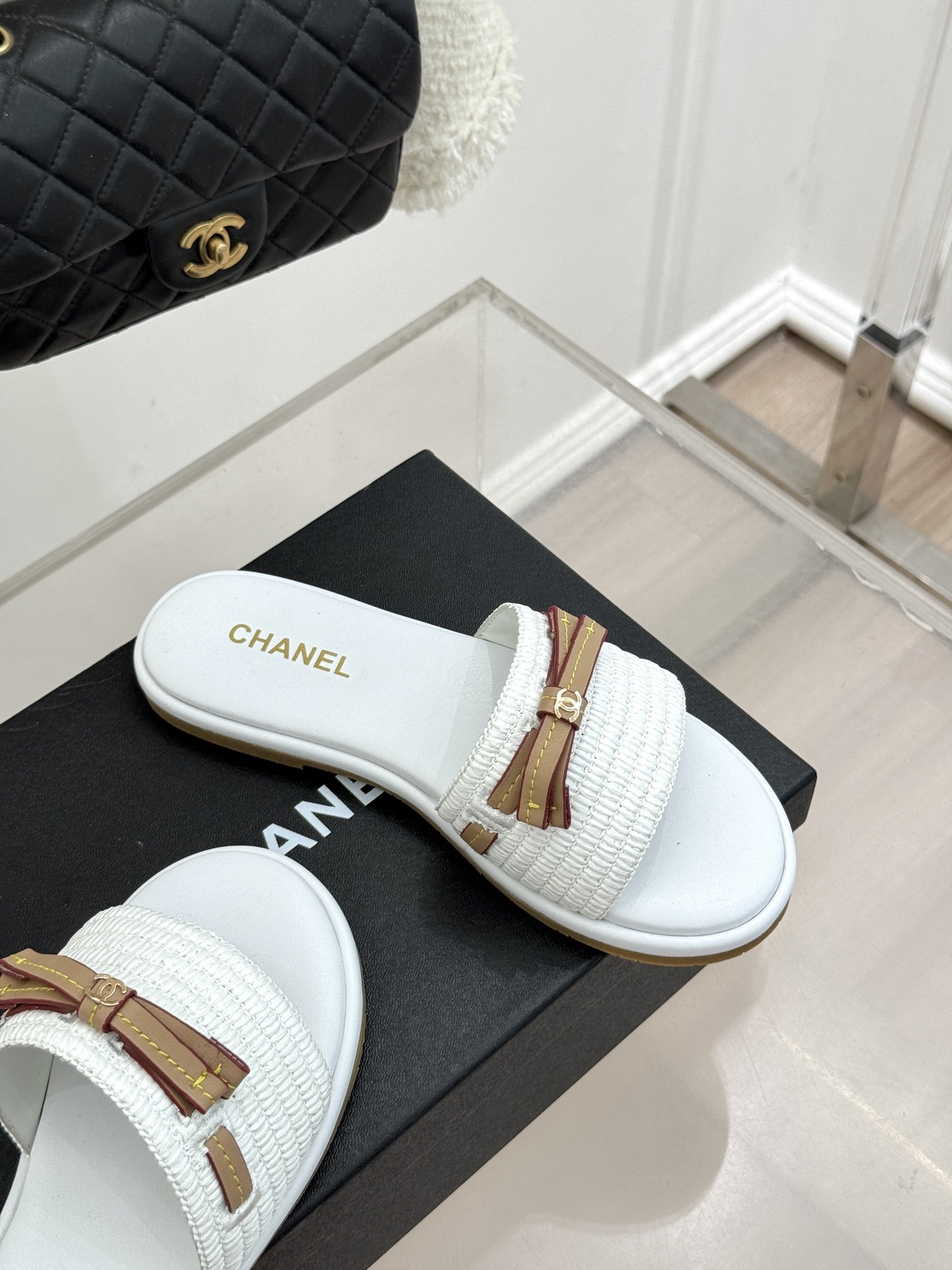 CHANE*｜小香26S双C蝴蝶结编织懒人拖鞋承袭香奈儿法式优雅精髓将慵懒与精致完美融合。细腻编织鞋面自