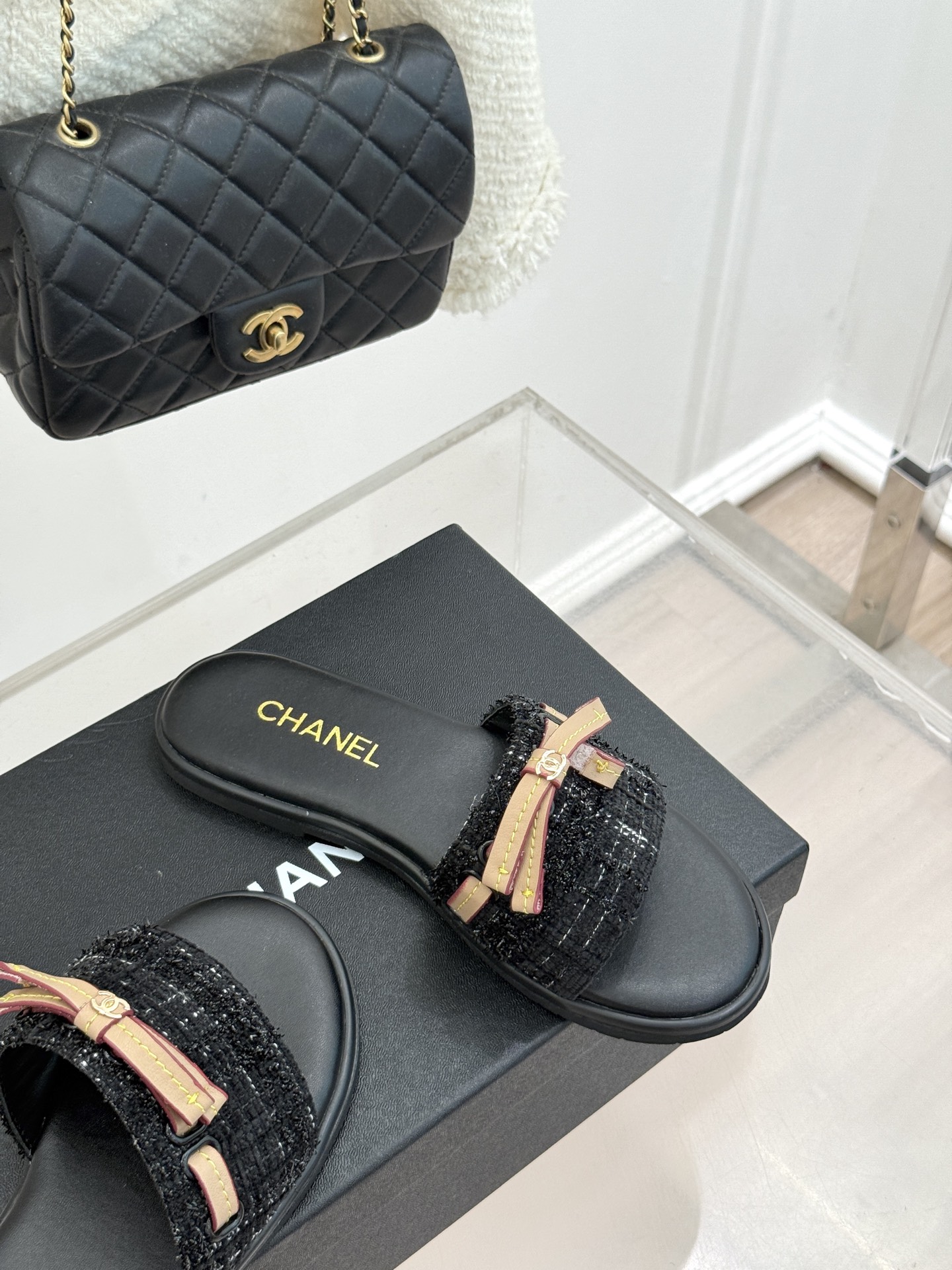 CHANE*｜小香26S双C蝴蝶结编织懒人拖鞋承袭香奈儿法式优雅精髓将慵懒与精致完美融合。细腻编织鞋面自