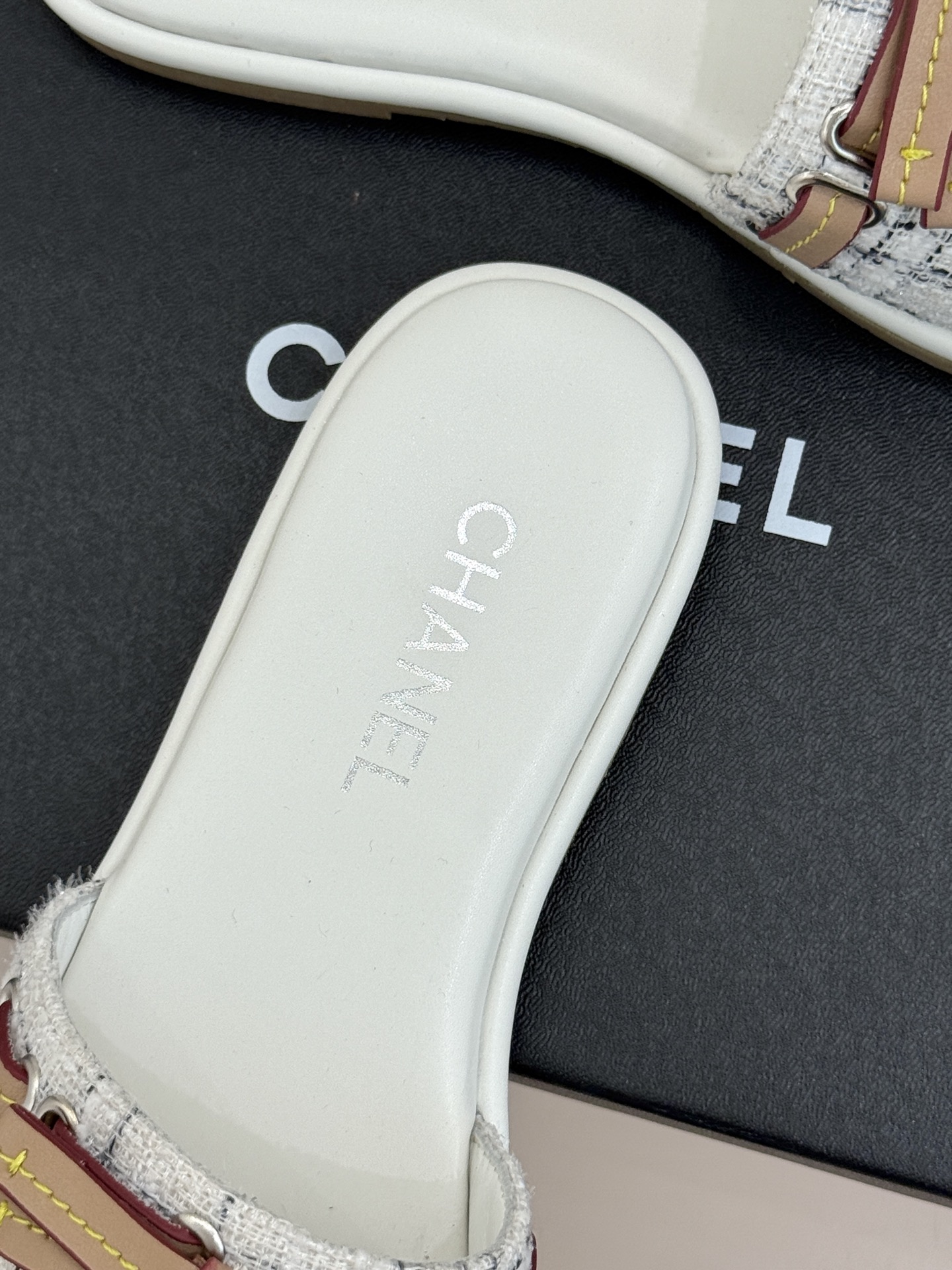 CHANE*｜小香26S双C蝴蝶结编织懒人拖鞋承袭香奈儿法式优雅精髓将慵懒与精致完美融合。细腻编织鞋面自
