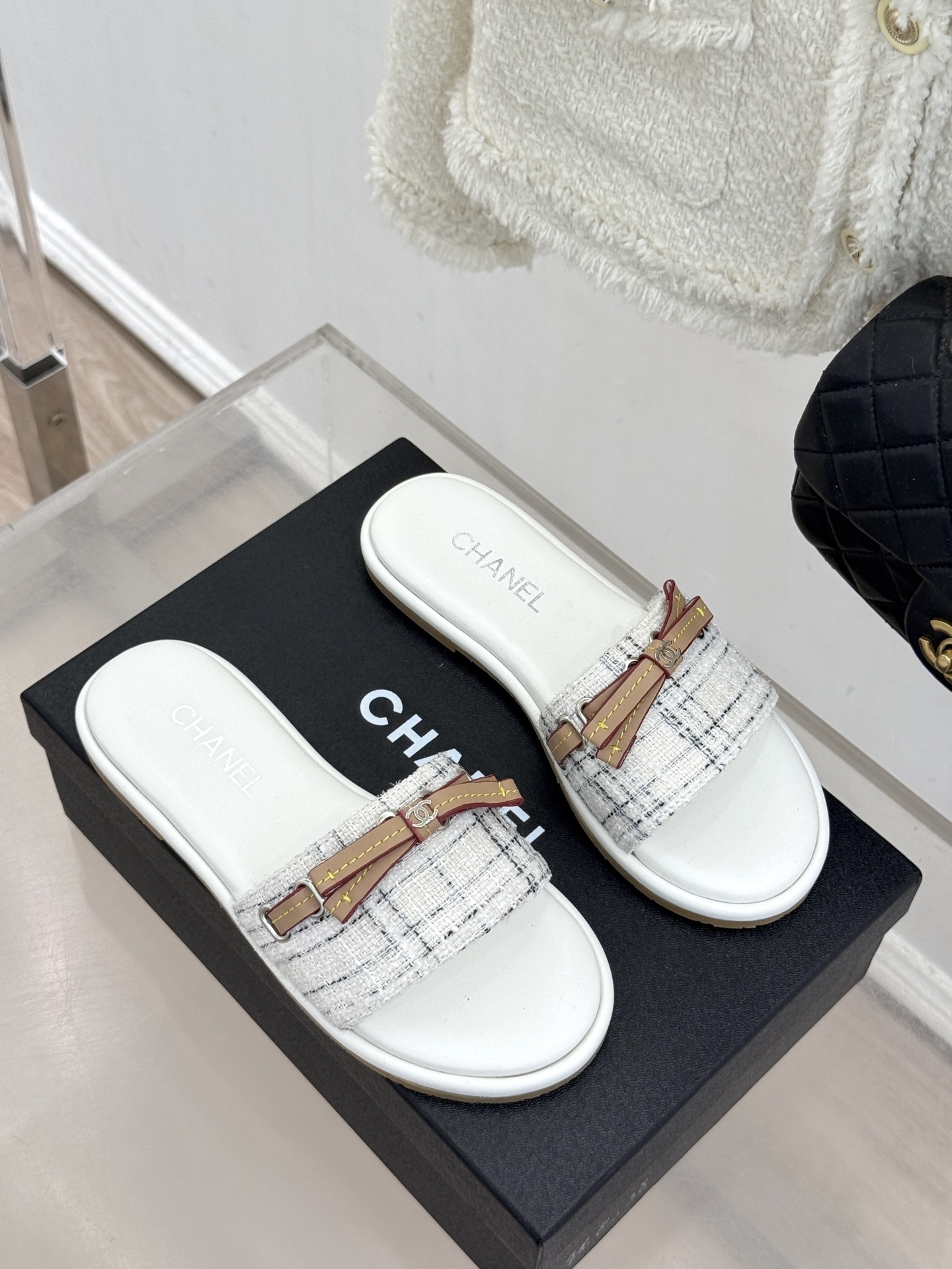 CHANE*｜小香26S双C蝴蝶结编织懒人拖鞋承袭香奈儿法式优雅精髓将慵懒与精致完美融合。细腻编织鞋面自