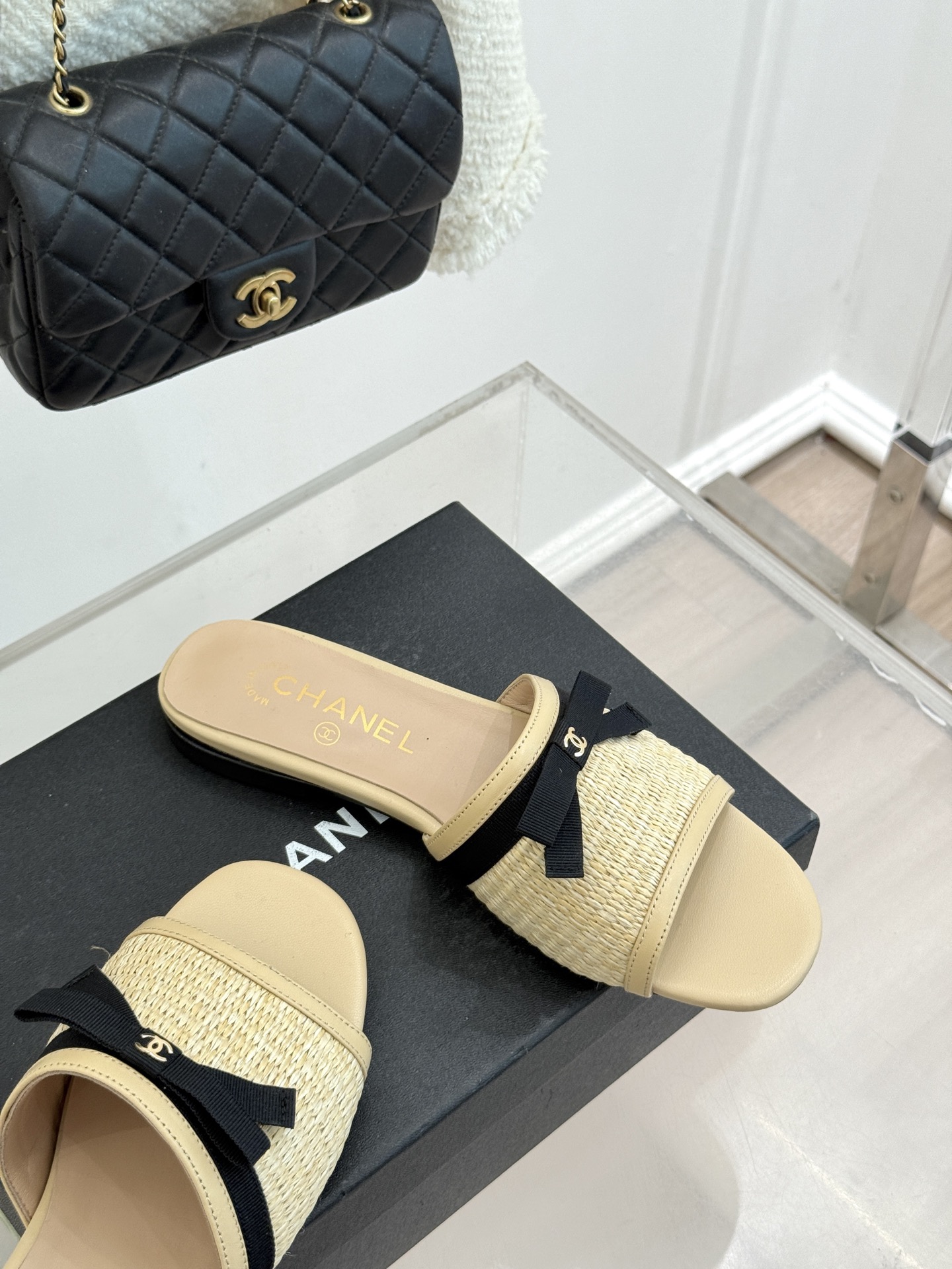 CHANE*｜小香26S双C蝴蝶结编织懒人拖鞋承袭香奈儿法式优雅精髓将慵懒与精致完美融合。细腻编织鞋面自