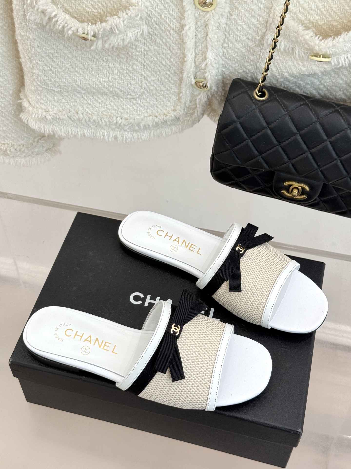 CHANE*｜小香26S双C蝴蝶结编织懒人拖鞋承袭香奈儿法式优雅精髓将慵懒与精致完美融合。细腻编织鞋面自