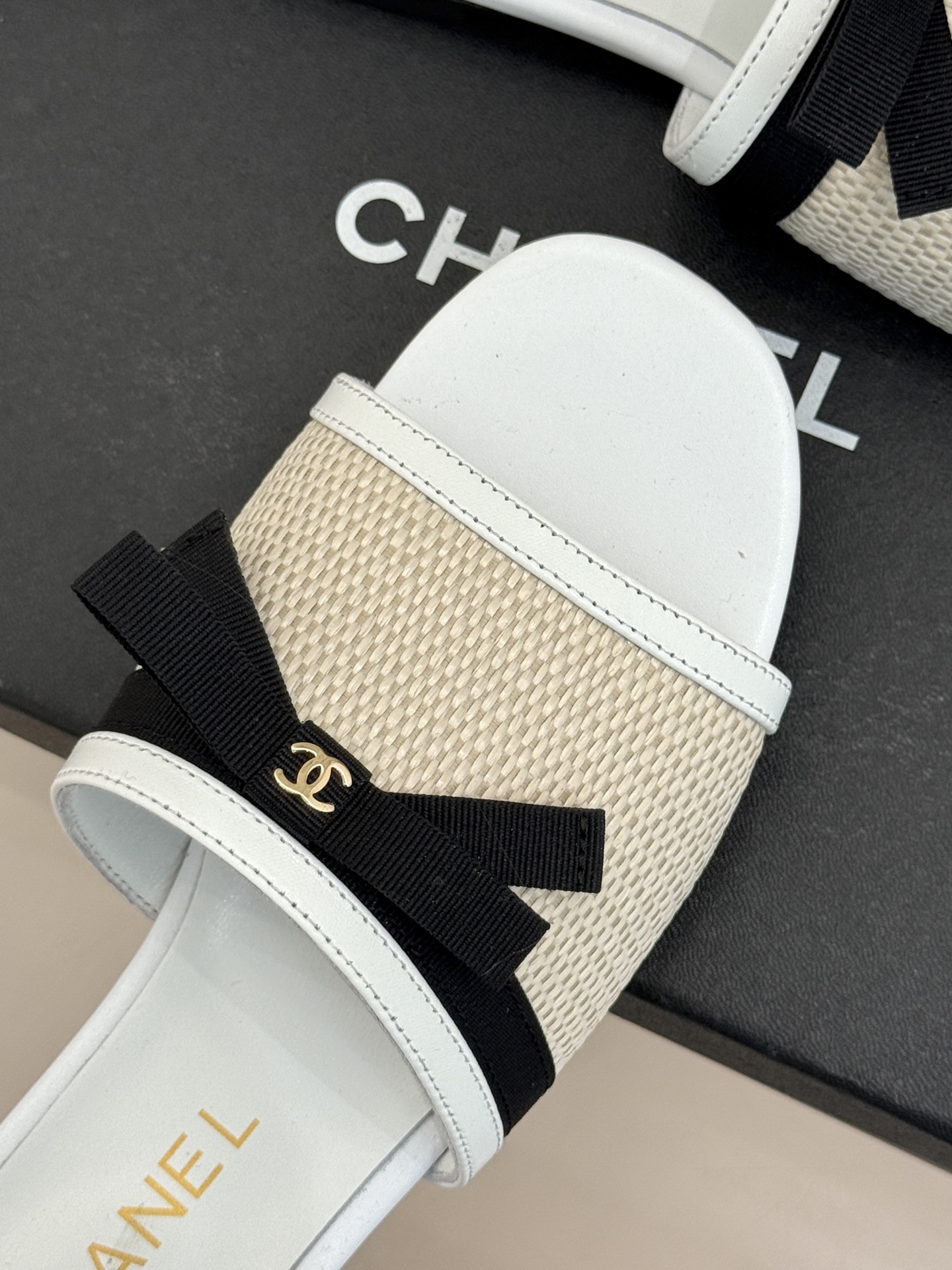 CHANE*｜小香26S双C蝴蝶结编织懒人拖鞋承袭香奈儿法式优雅精髓将慵懒与精致完美融合。细腻编织鞋面自