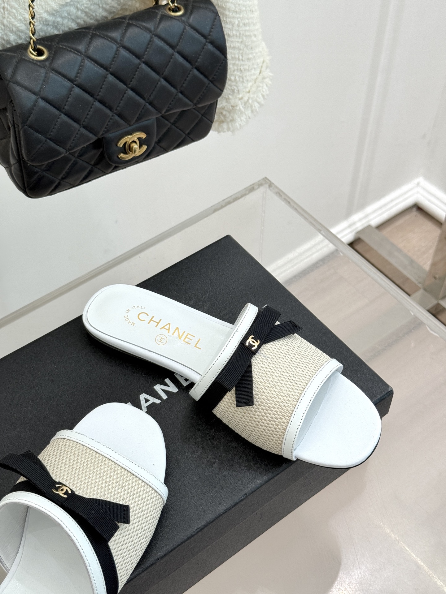 CHANE*｜小香26S双C蝴蝶结编织懒人拖鞋承袭香奈儿法式优雅精髓将慵懒与精致完美融合。细腻编织鞋面自