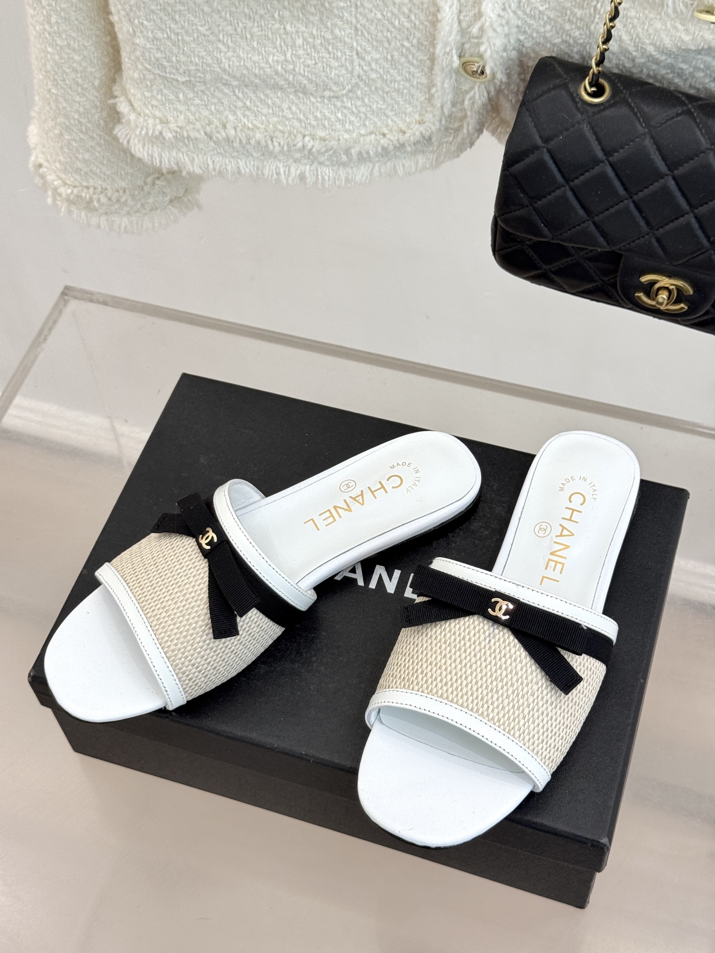 CHANE*｜小香26S双C蝴蝶结编织懒人拖鞋承袭香奈儿法式优雅精髓将慵懒与精致完美融合。细腻编织鞋面自