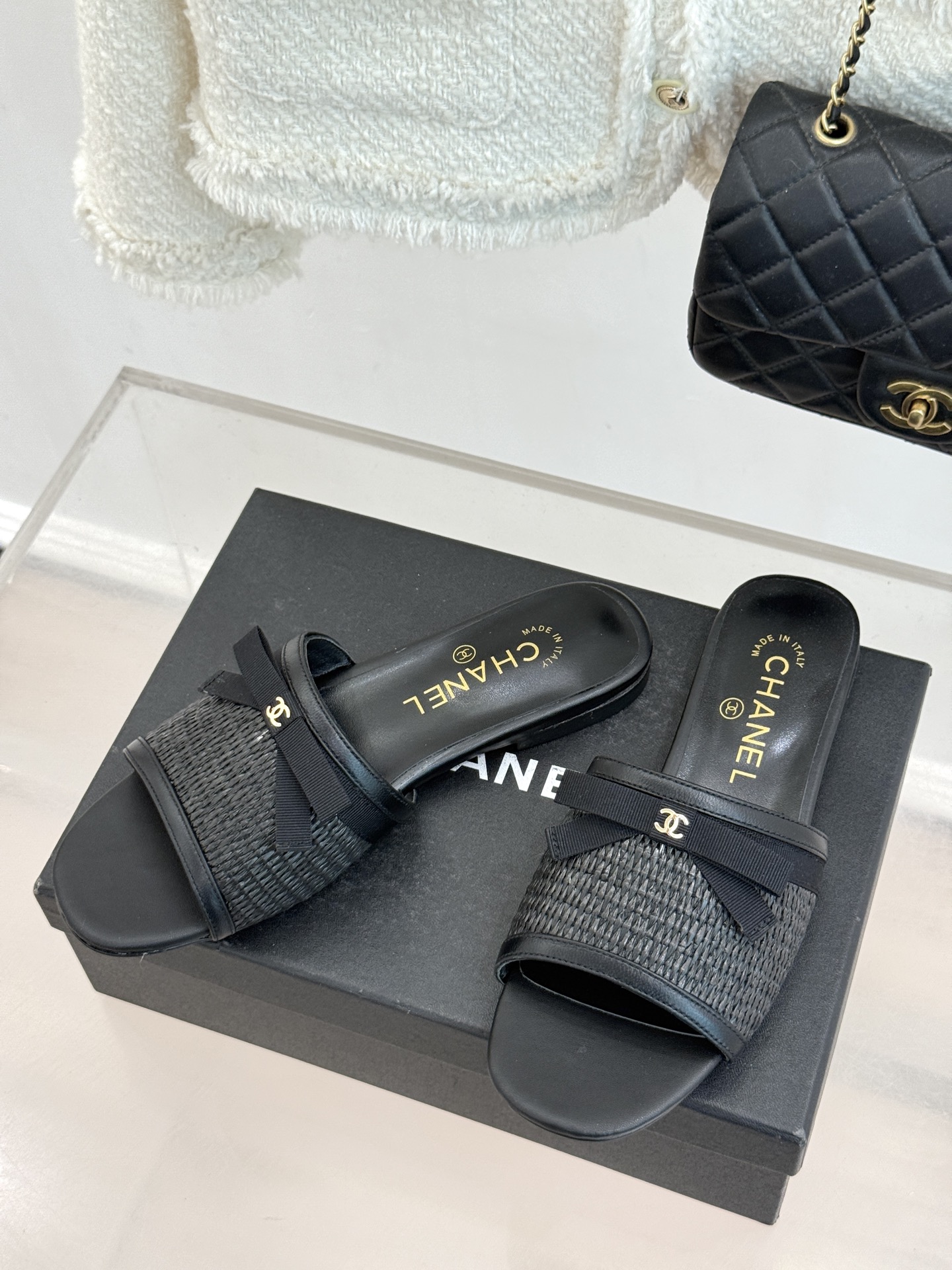 CHANE*｜小香26S双C蝴蝶结编织懒人拖鞋承袭香奈儿法式优雅精髓将慵懒与精致完美融合。细腻编织鞋面自