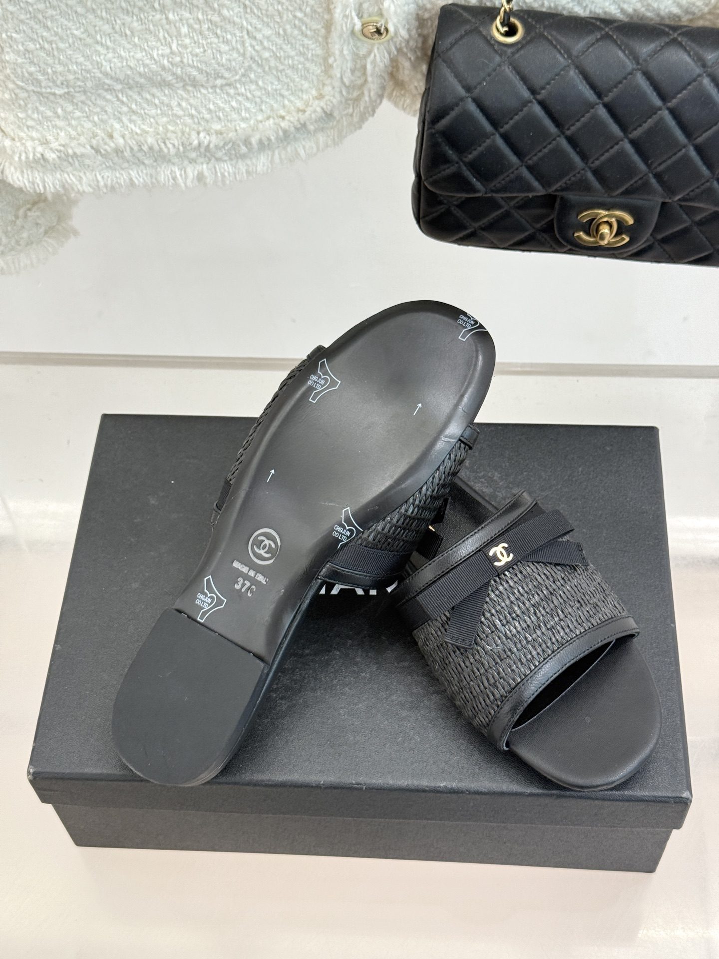 CHANE*｜小香26S双C蝴蝶结编织懒人拖鞋承袭香奈儿法式优雅精髓将慵懒与精致完美融合。细腻编织鞋面自