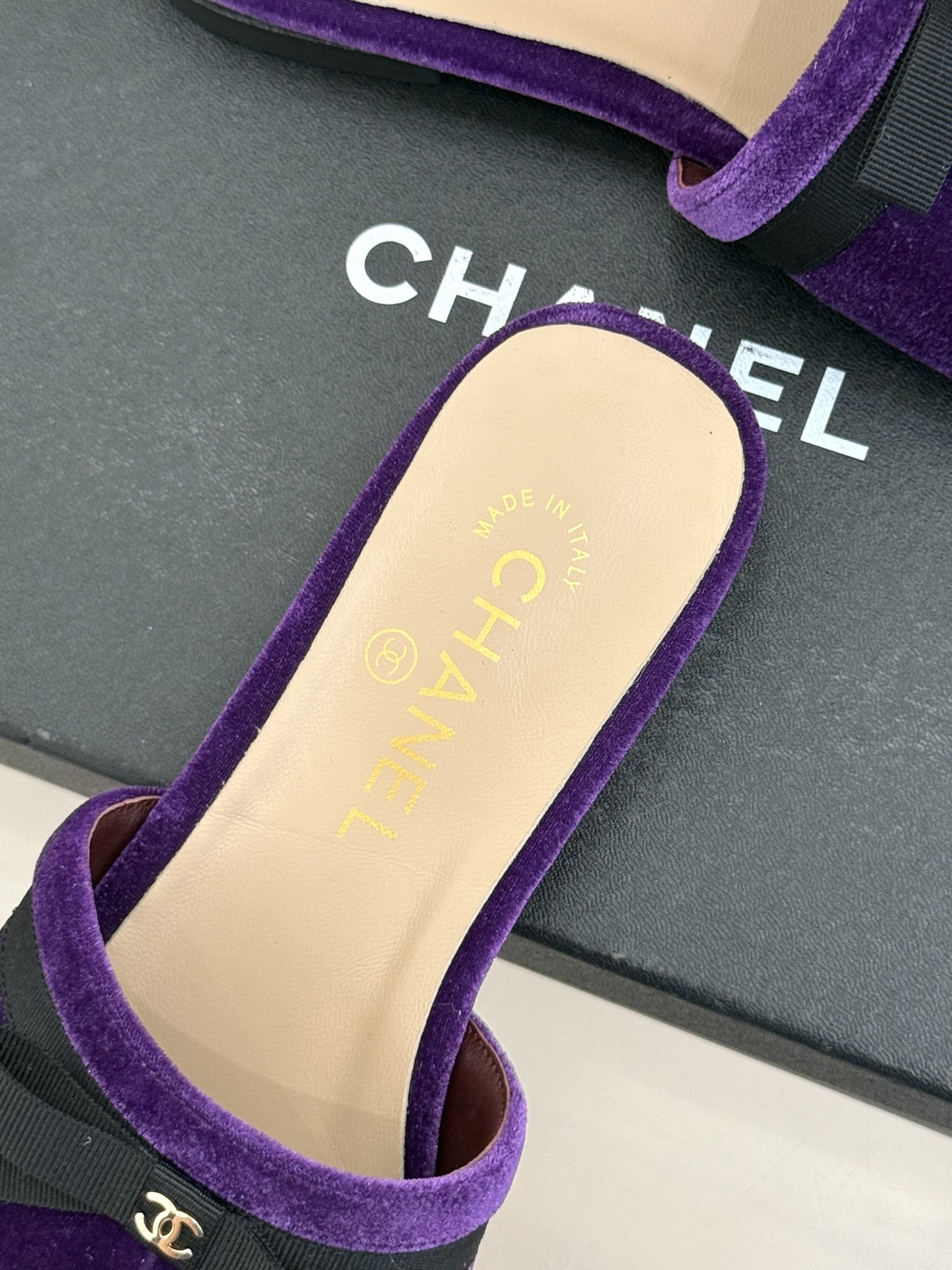 CHANE*｜小香26S双C蝴蝶结编织懒人拖鞋承袭香奈儿法式优雅精髓将慵懒与精致完美融合。细腻编织鞋面自