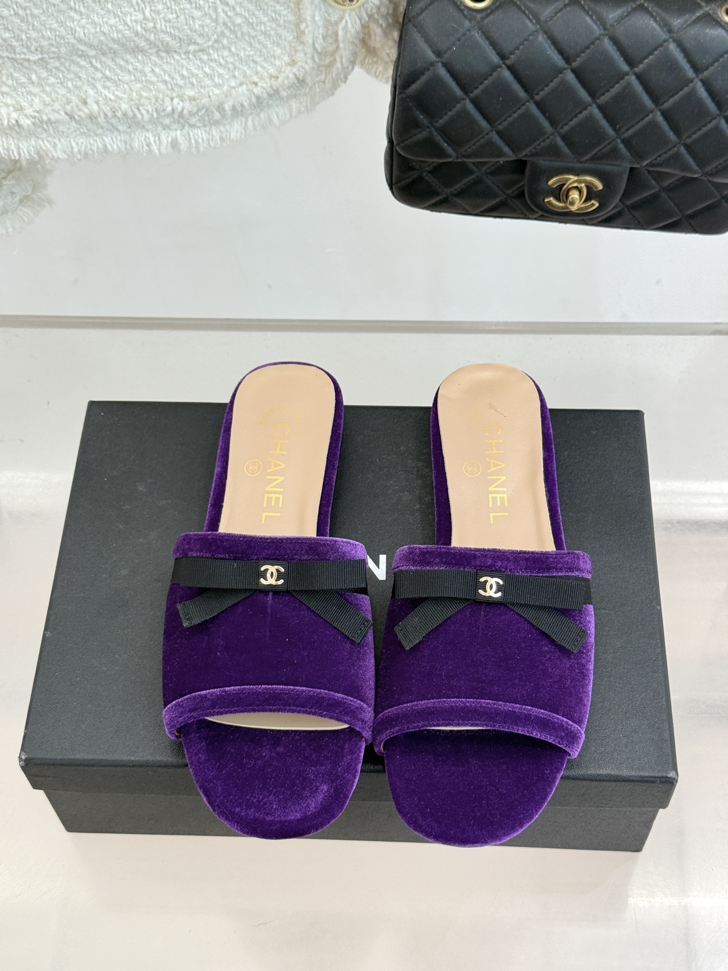 CHANE*｜小香26S双C蝴蝶结编织懒人拖鞋承袭香奈儿法式优雅精髓将慵懒与精致完美融合。细腻编织鞋面自