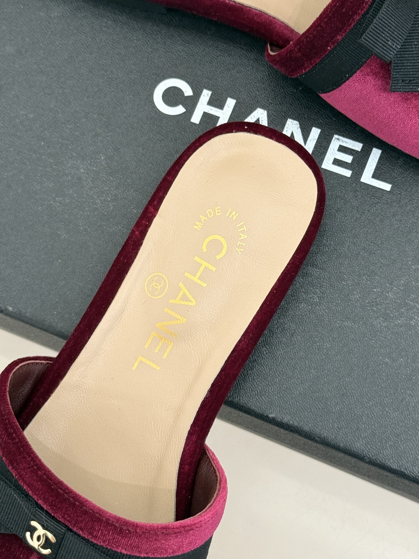 CHANE*｜小香26S双C蝴蝶结编织懒人拖鞋承袭香奈儿法式优雅精髓将慵懒与精致完美融合。细腻编织鞋面自