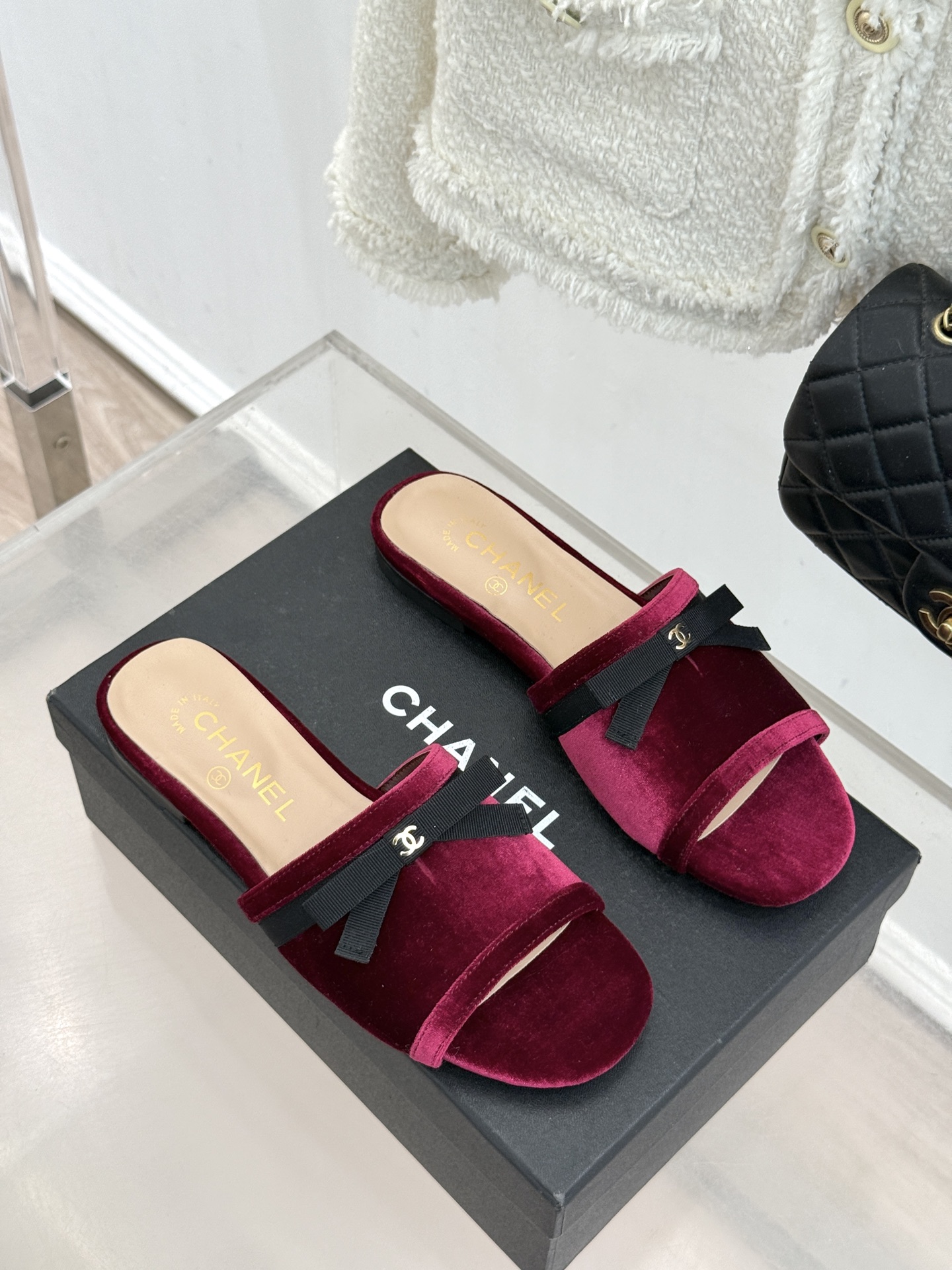 CHANE*｜小香26S双C蝴蝶结编织懒人拖鞋承袭香奈儿法式优雅精髓将慵懒与精致完美融合。细腻编织鞋面自