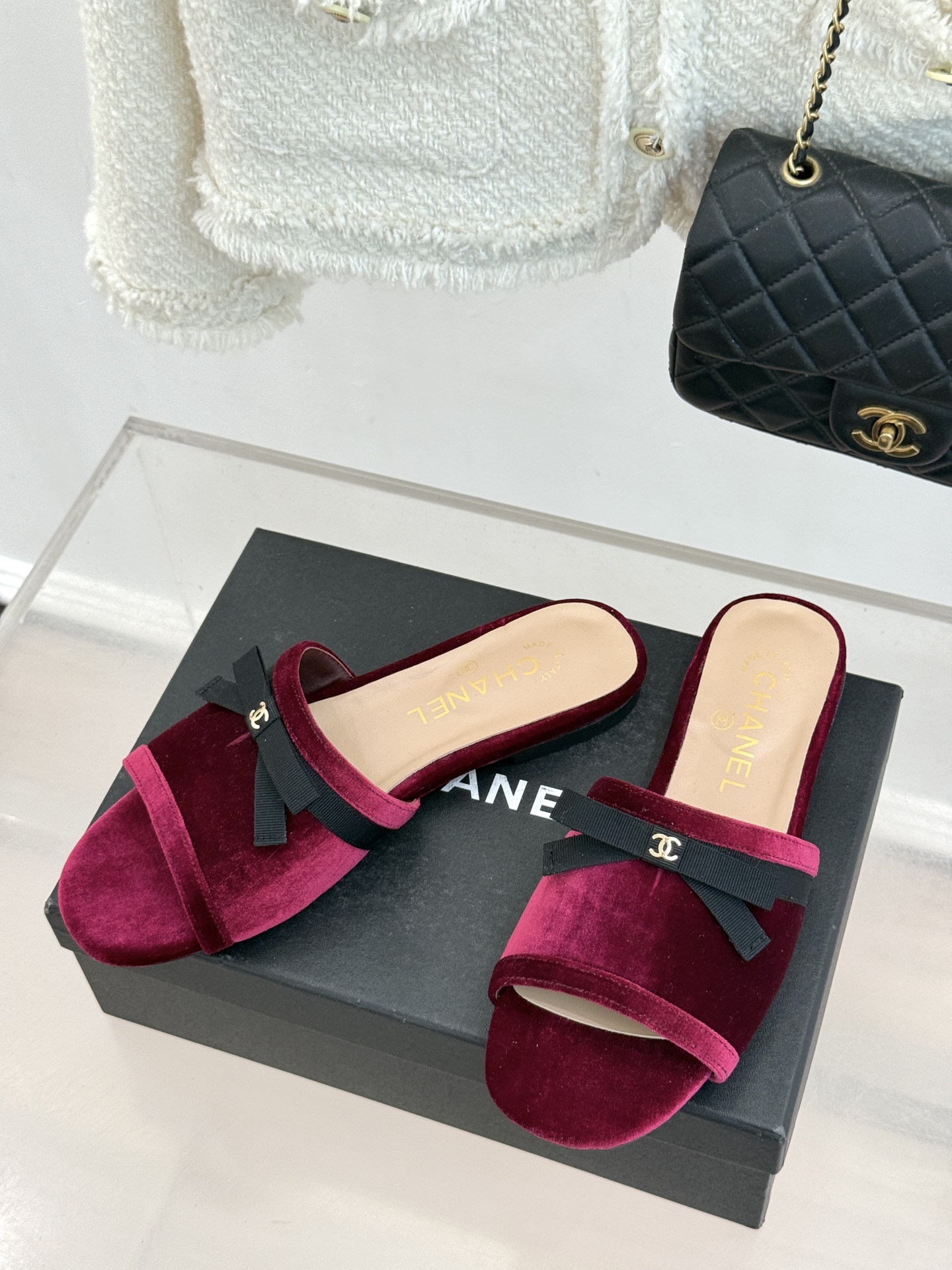 CHANE*｜小香26S双C蝴蝶结编织懒人拖鞋承袭香奈儿法式优雅精髓将慵懒与精致完美融合。细腻编织鞋面自