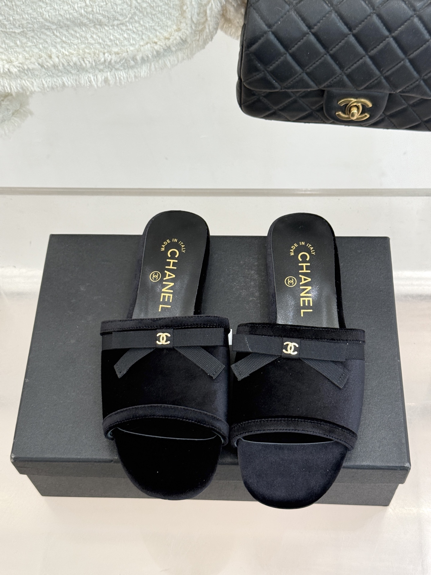 CHANE*｜小香26S双C蝴蝶结编织懒人拖鞋承袭香奈儿法式优雅精髓将慵懒与精致完美融合。细腻编织鞋面自