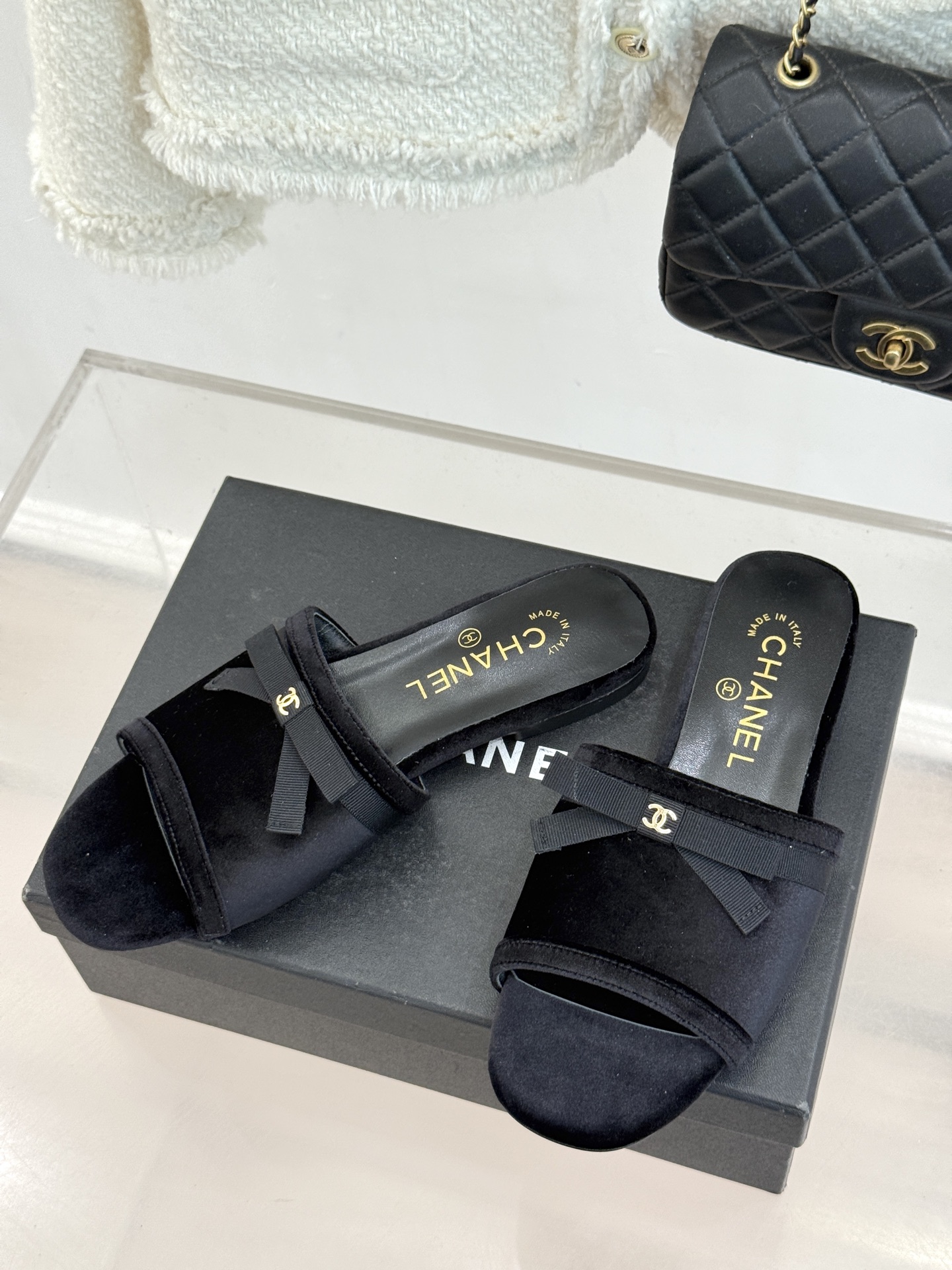 CHANE*｜小香26S双C蝴蝶结编织懒人拖鞋承袭香奈儿法式优雅精髓将慵懒与精致完美融合。细腻编织鞋面自