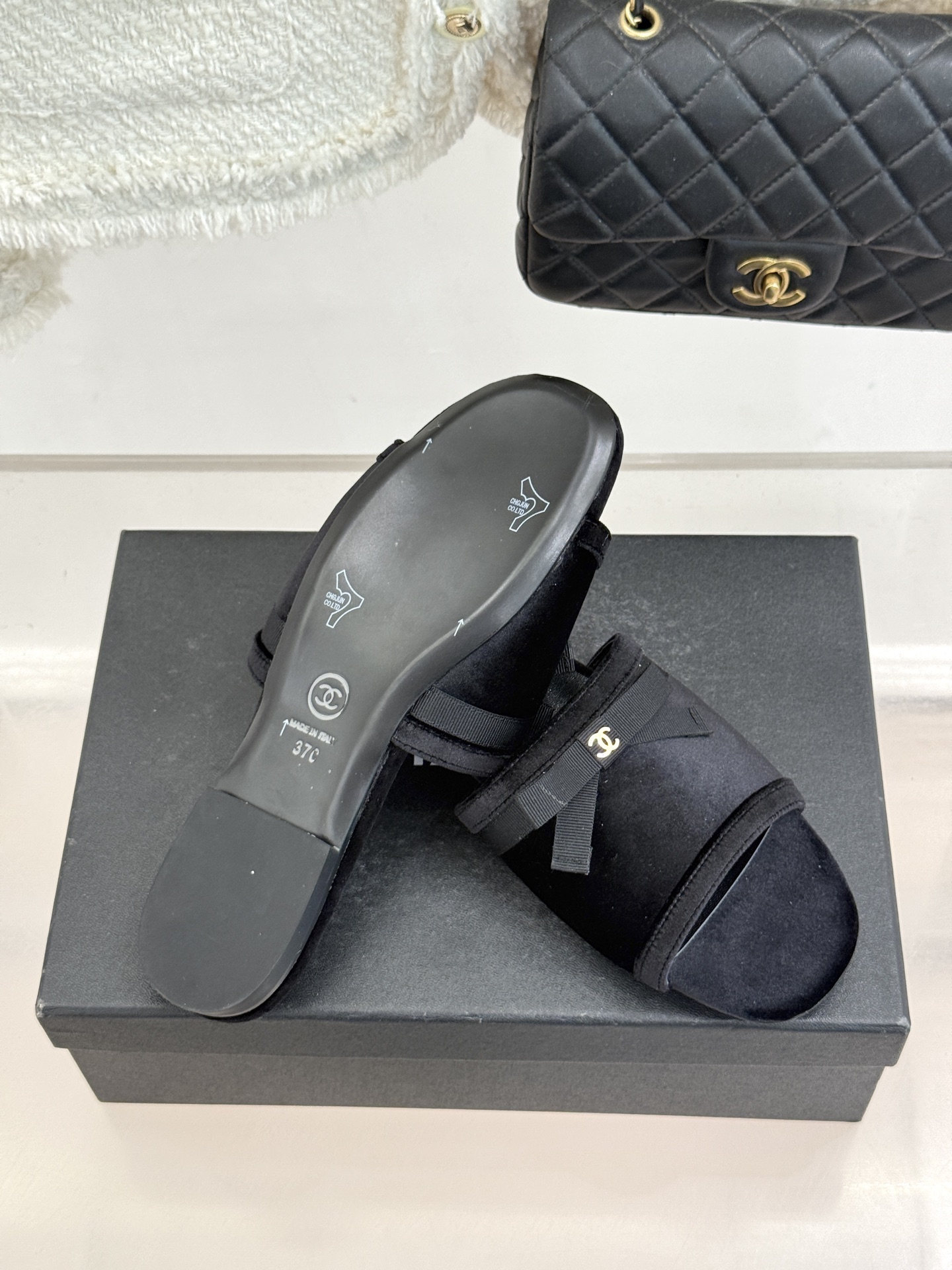 CHANE*｜小香26S双C蝴蝶结编织懒人拖鞋承袭香奈儿法式优雅精髓将慵懒与精致完美融合。细腻编织鞋面自