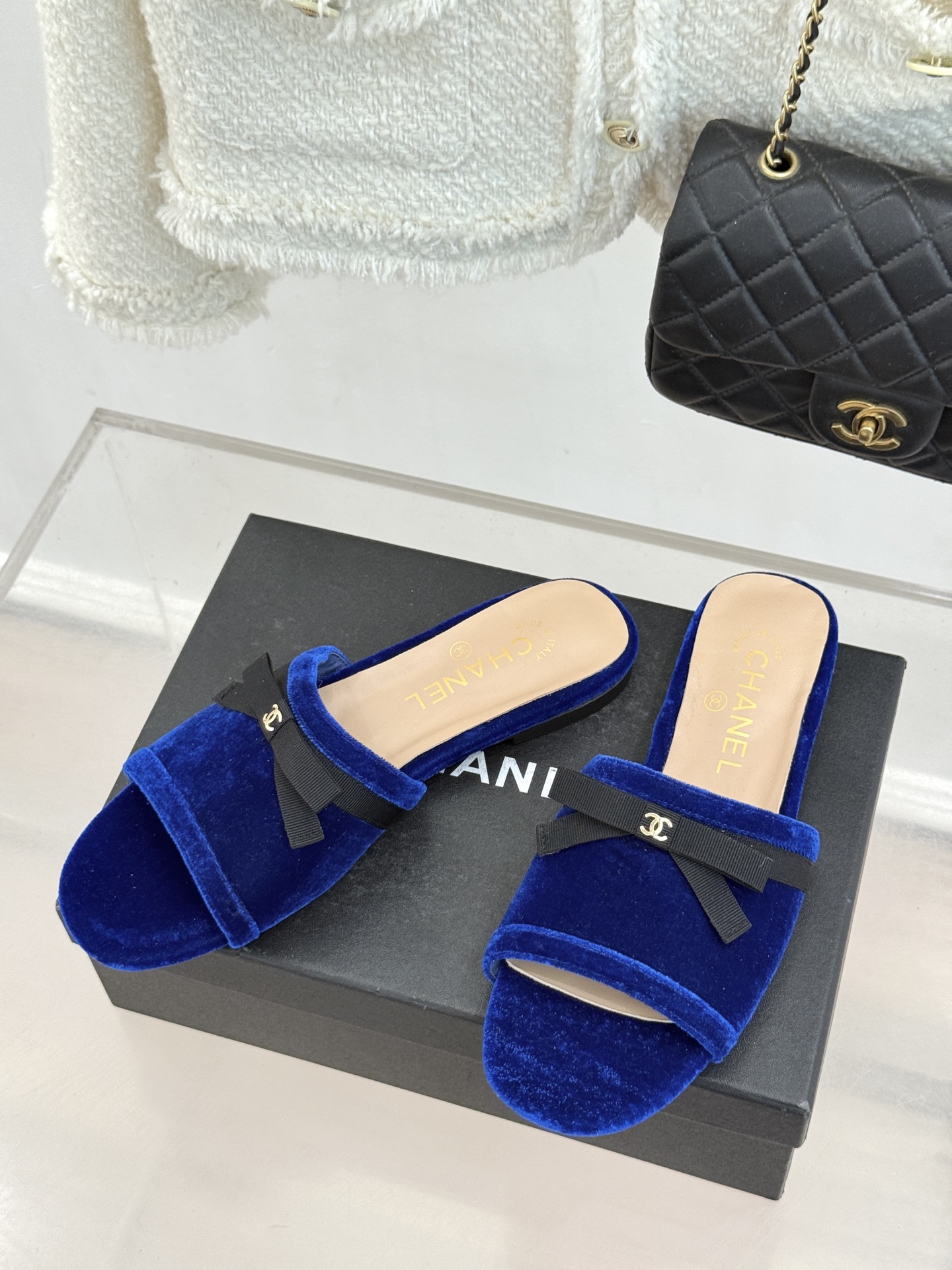 CHANE*｜小香26S双C蝴蝶结编织懒人拖鞋承袭香奈儿法式优雅精髓将慵懒与精致完美融合。细腻编织鞋面自