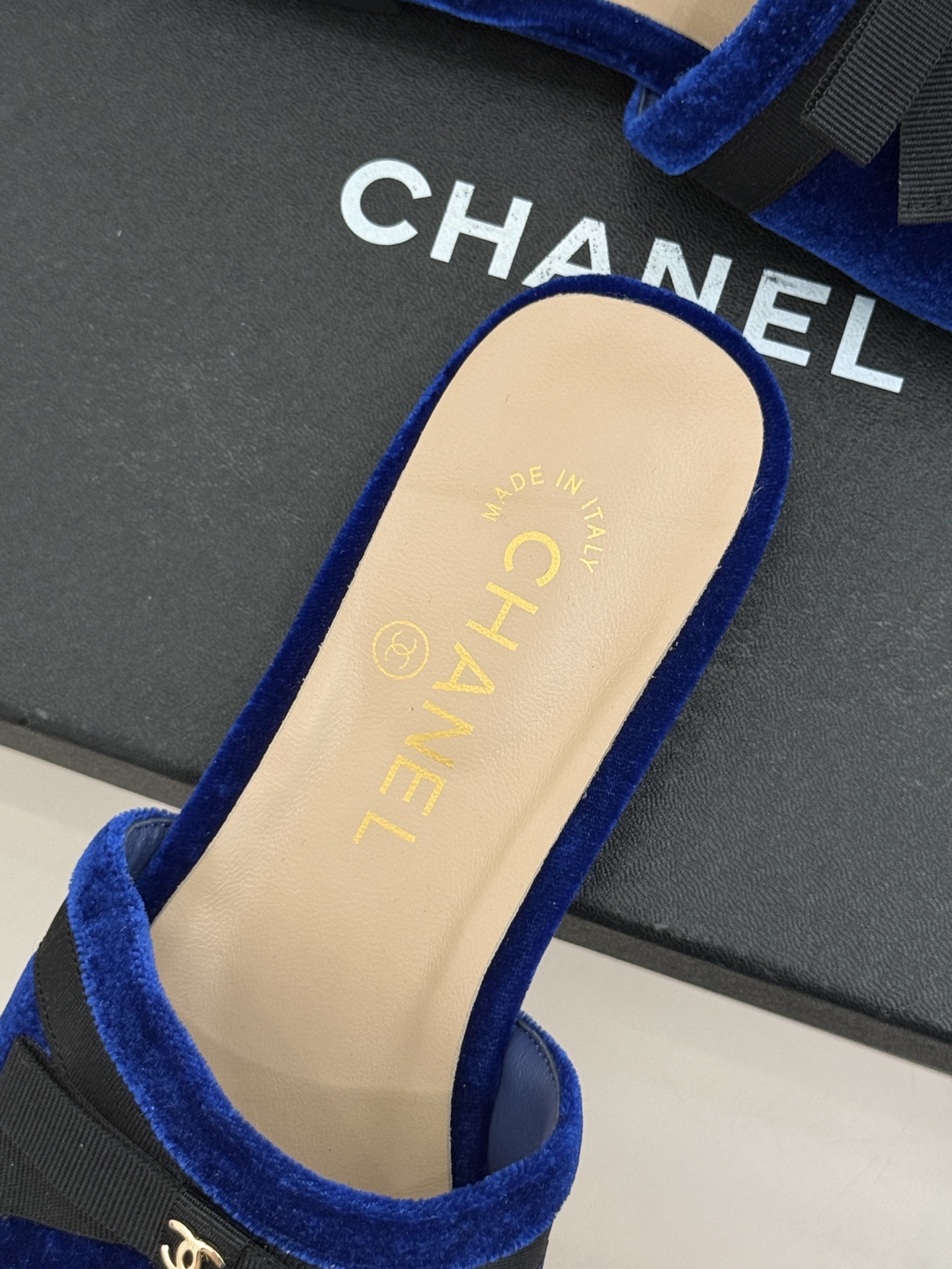 CHANE*｜小香26S双C蝴蝶结编织懒人拖鞋承袭香奈儿法式优雅精髓将慵懒与精致完美融合。细腻编织鞋面自