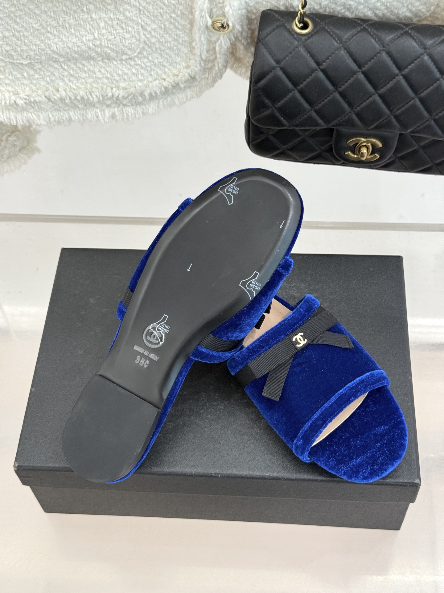 CHANE*｜小香26S双C蝴蝶结编织懒人拖鞋承袭香奈儿法式优雅精髓将慵懒与精致完美融合。细腻编织鞋面自