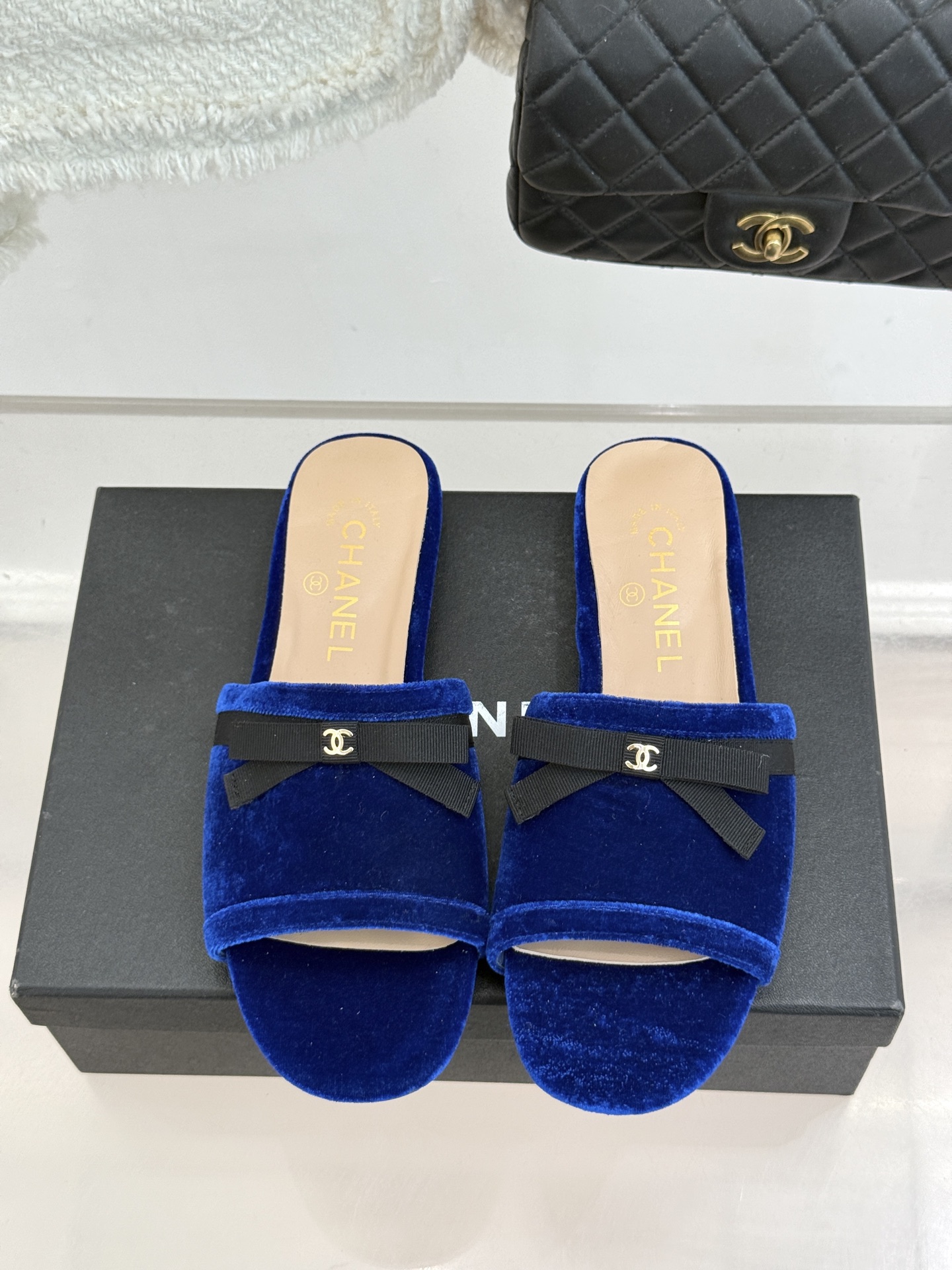 CHANE*｜小香26S双C蝴蝶结编织懒人拖鞋承袭香奈儿法式优雅精髓将慵懒与精致完美融合。细腻编织鞋面自