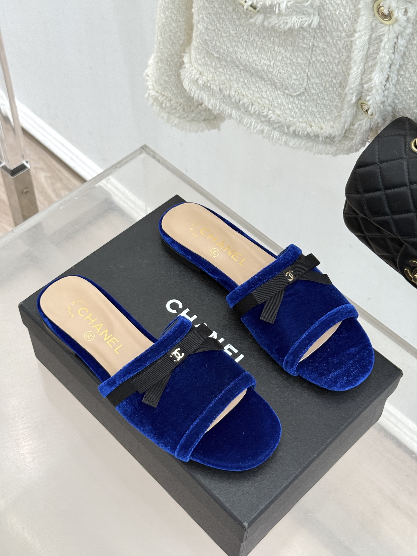 CHANE*｜小香26S双C蝴蝶结编织懒人拖鞋承袭香奈儿法式优雅精髓将慵懒与精致完美融合。细腻编织鞋面自