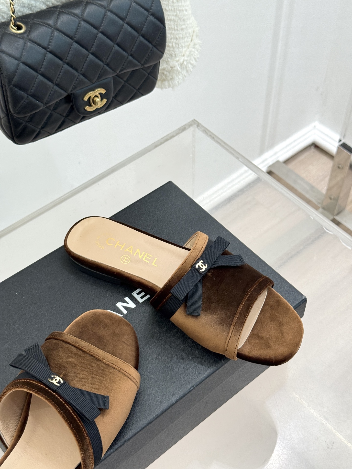 CHANE*｜小香26S双C蝴蝶结编织懒人拖鞋承袭香奈儿法式优雅精髓将慵懒与精致完美融合。细腻编织鞋面自