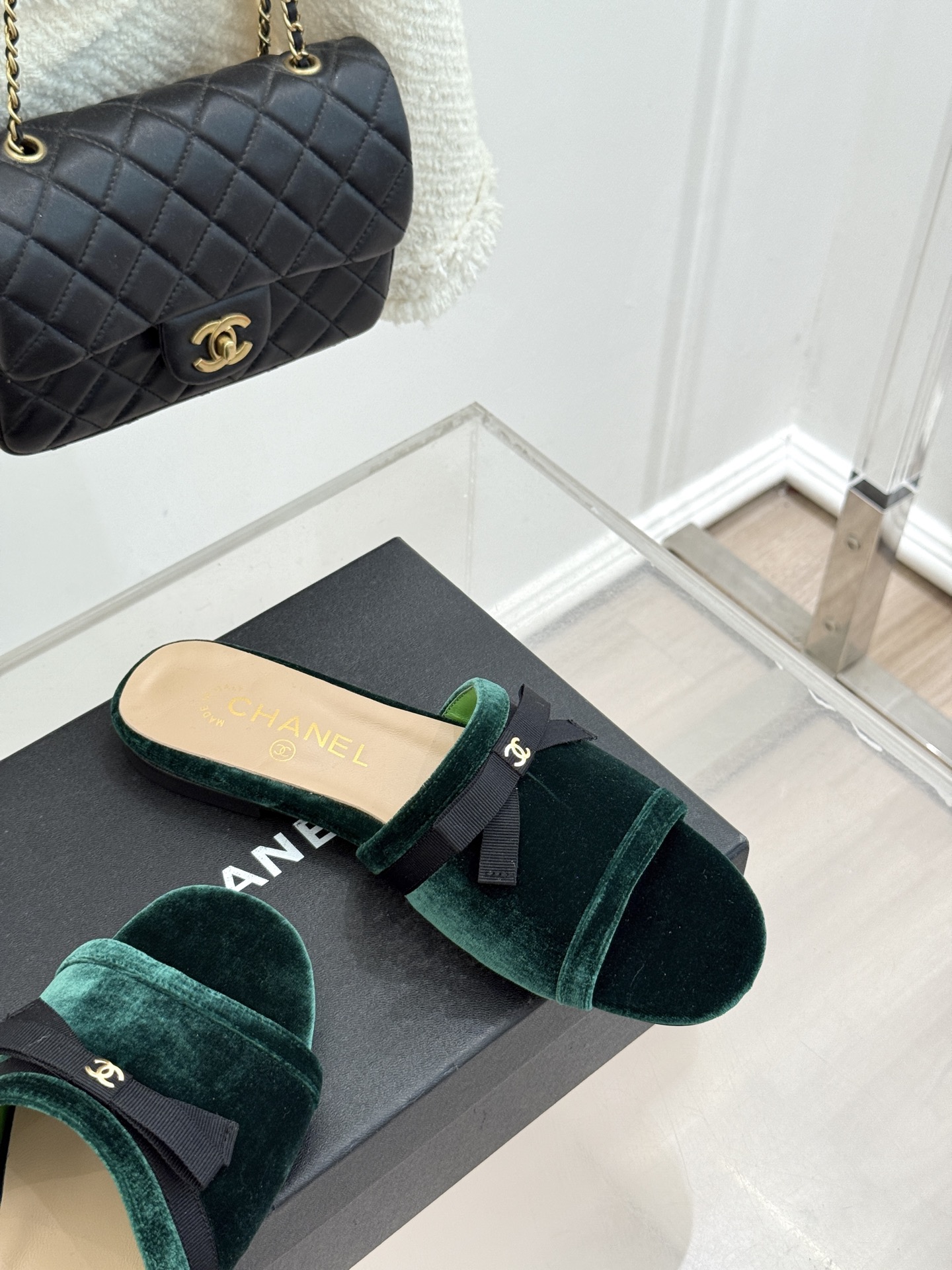 CHANE*｜小香26S双C蝴蝶结编织懒人拖鞋承袭香奈儿法式优雅精髓将慵懒与精致完美融合。细腻编织鞋面自