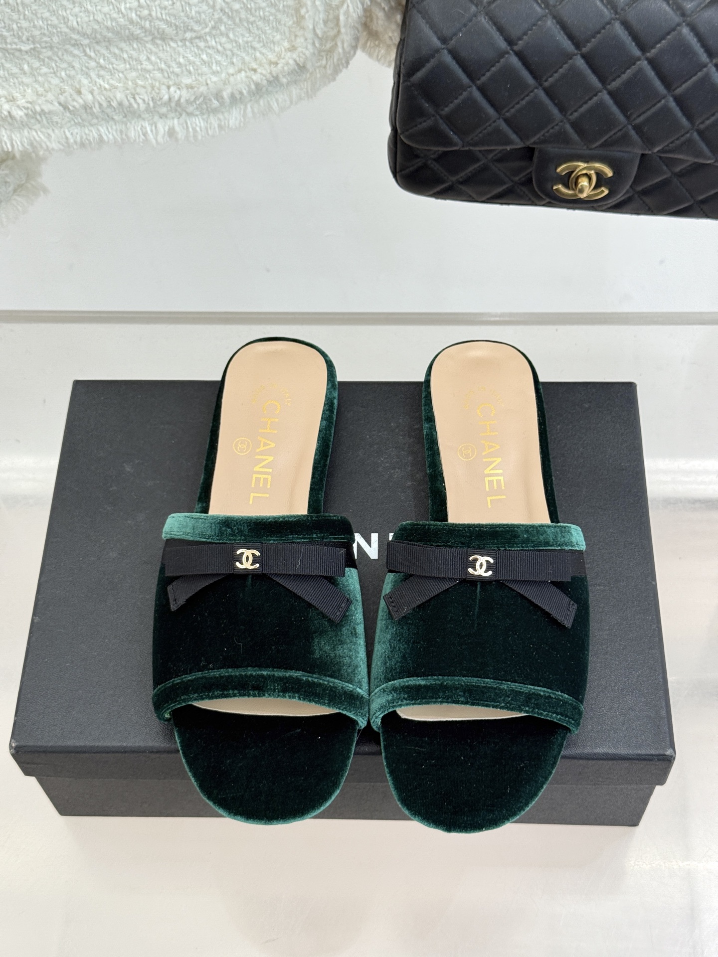 CHANE*｜小香26S双C蝴蝶结编织懒人拖鞋承袭香奈儿法式优雅精髓将慵懒与精致完美融合。细腻编织鞋面自