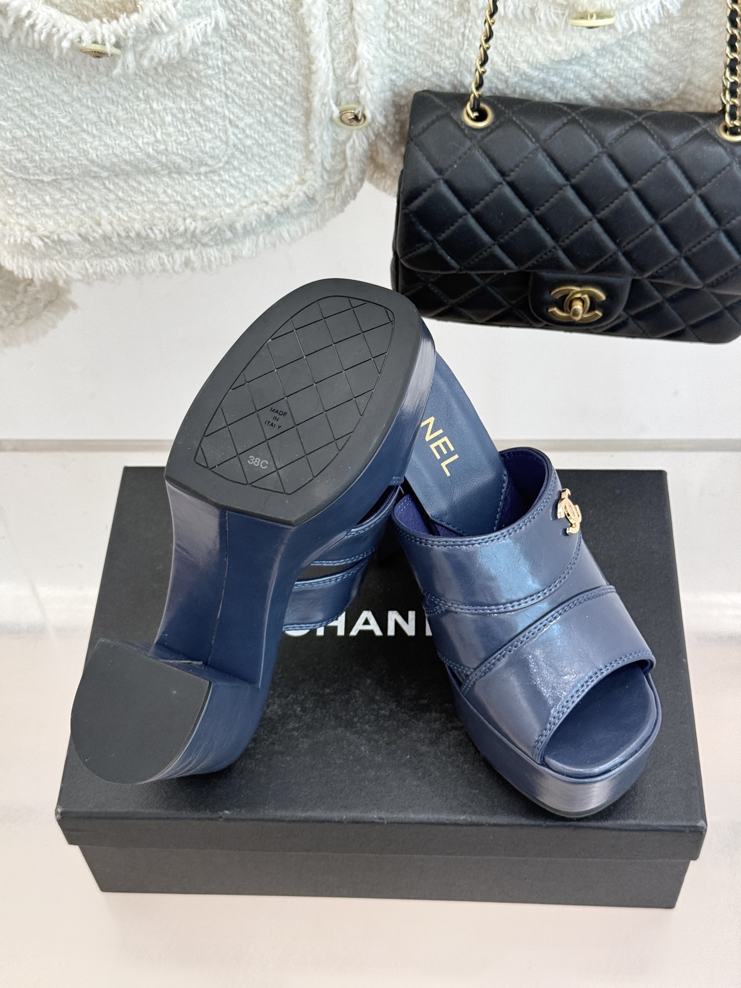 CHANE*｜小香经典走秀款防水台双C高跟拖鞋巴黎时装周周秀重磅新品‼️穿上瞬间拉长拉细小腿比例随意的搭