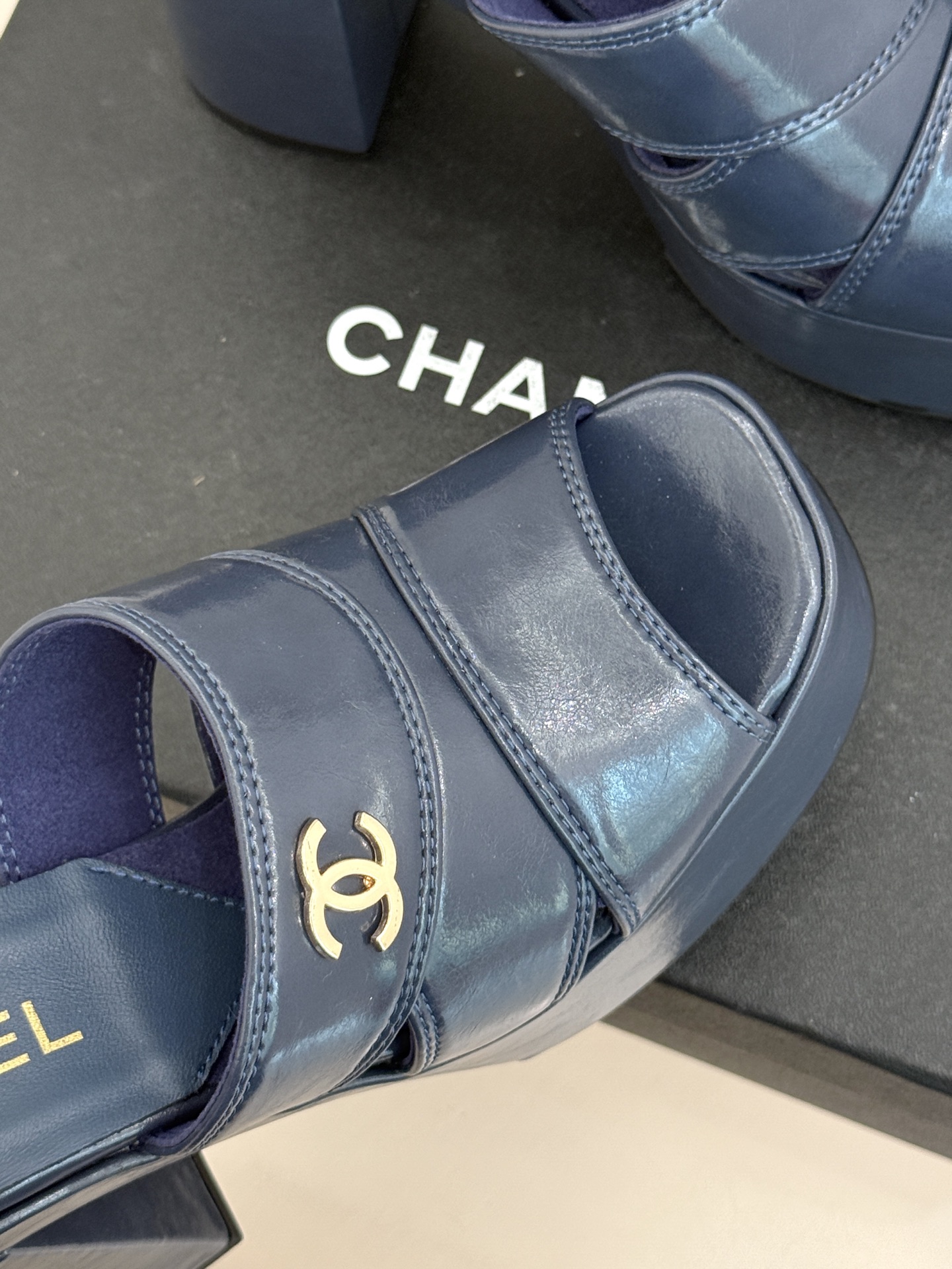 CHANE*｜小香经典走秀款防水台双C高跟拖鞋巴黎时装周周秀重磅新品‼️穿上瞬间拉长拉细小腿比例随意的搭