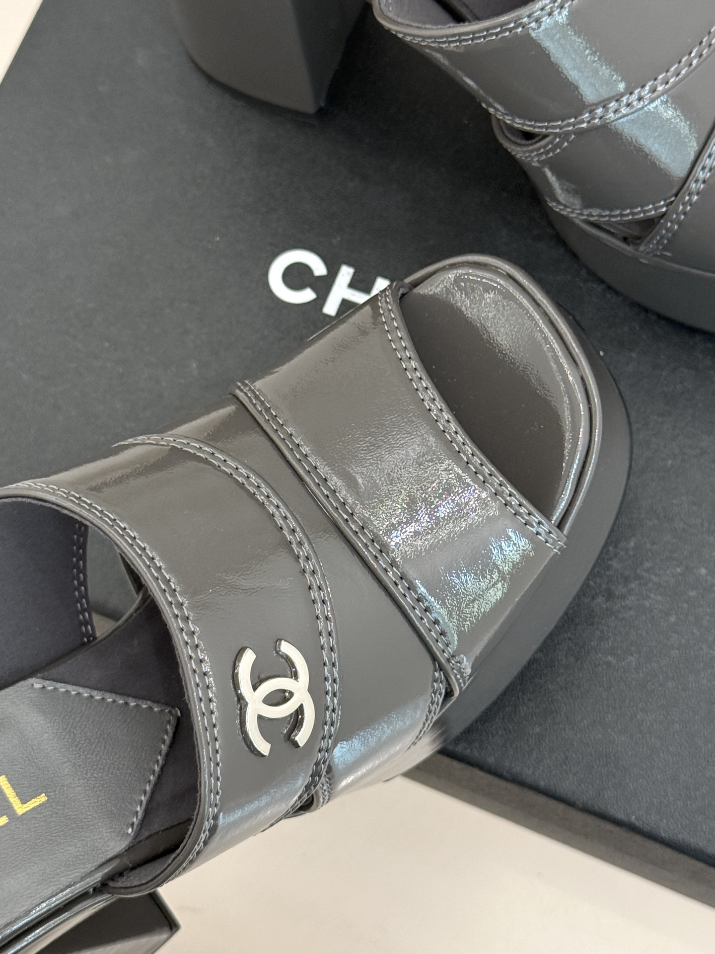 CHANE*｜小香经典走秀款防水台双C高跟拖鞋巴黎时装周周秀重磅新品‼️穿上瞬间拉长拉细小腿比例随意的搭