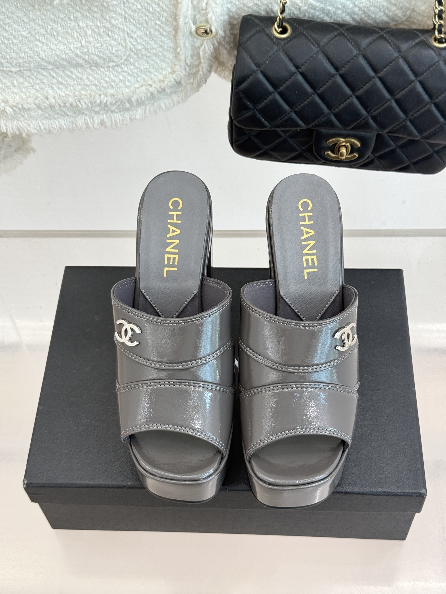 CHANE*｜小香经典走秀款防水台双C高跟拖鞋巴黎时装周周秀重磅新品‼️穿上瞬间拉长拉细小腿比例随意的搭