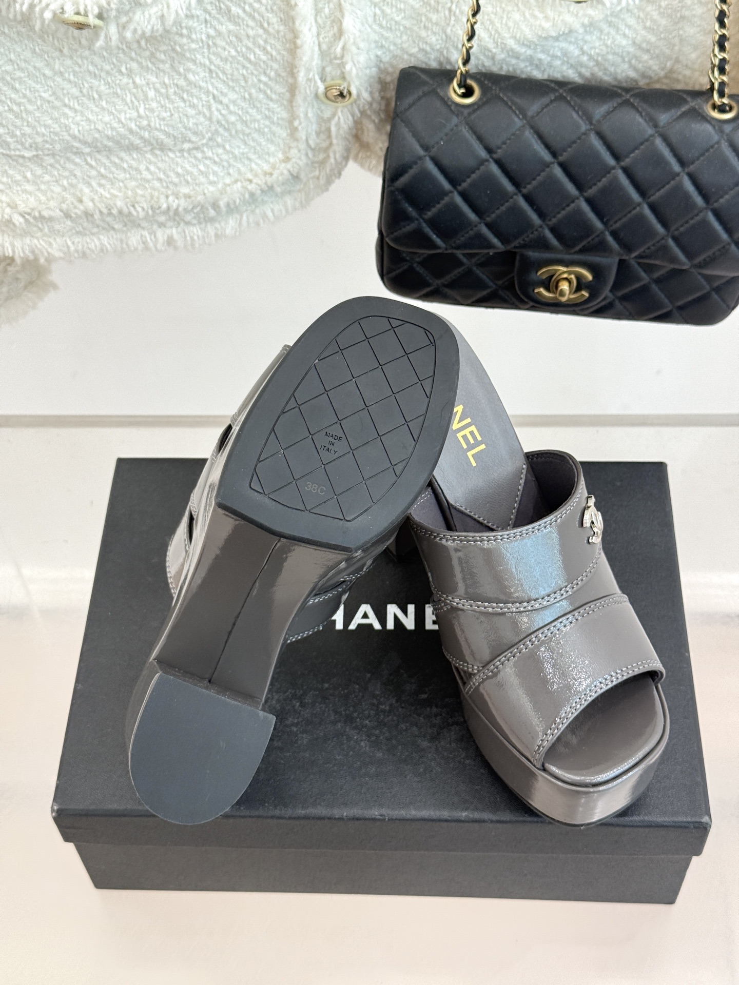 CHANE*｜小香经典走秀款防水台双C高跟拖鞋巴黎时装周周秀重磅新品‼️穿上瞬间拉长拉细小腿比例随意的搭