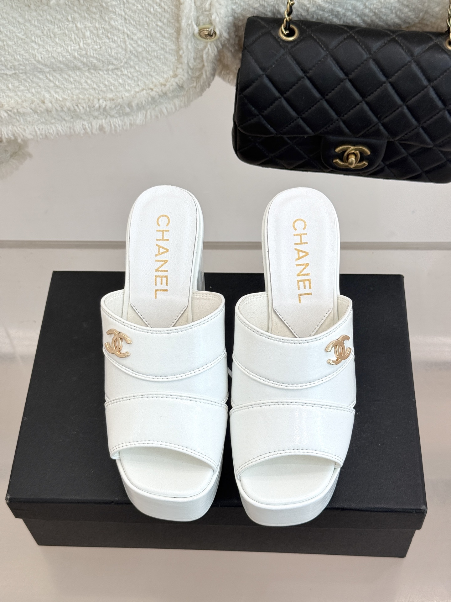 CHANE*｜小香经典走秀款防水台双C高跟拖鞋巴黎时装周周秀重磅新品‼️穿上瞬间拉长拉细小腿比例随意的搭