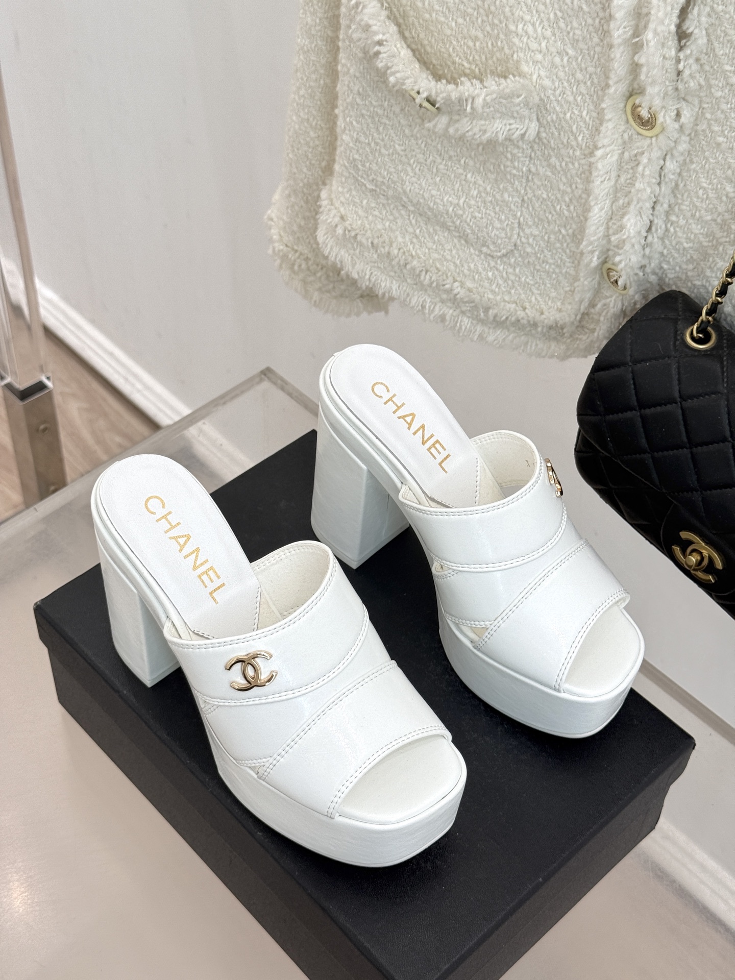 CHANE*｜小香经典走秀款防水台双C高跟拖鞋巴黎时装周周秀重磅新品‼️穿上瞬间拉长拉细小腿比例随意的搭