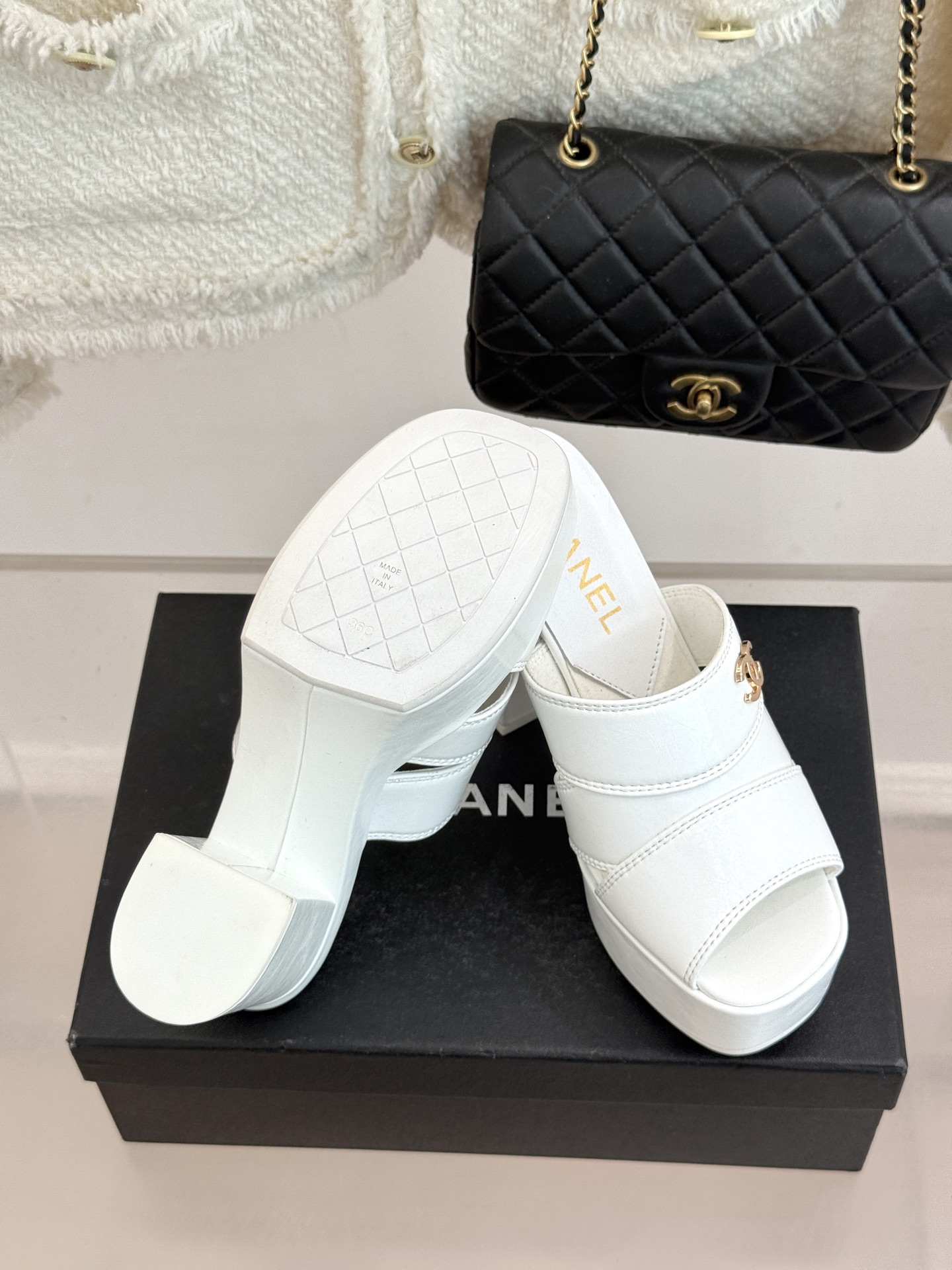 CHANE*｜小香经典走秀款防水台双C高跟拖鞋巴黎时装周周秀重磅新品‼️穿上瞬间拉长拉细小腿比例随意的搭