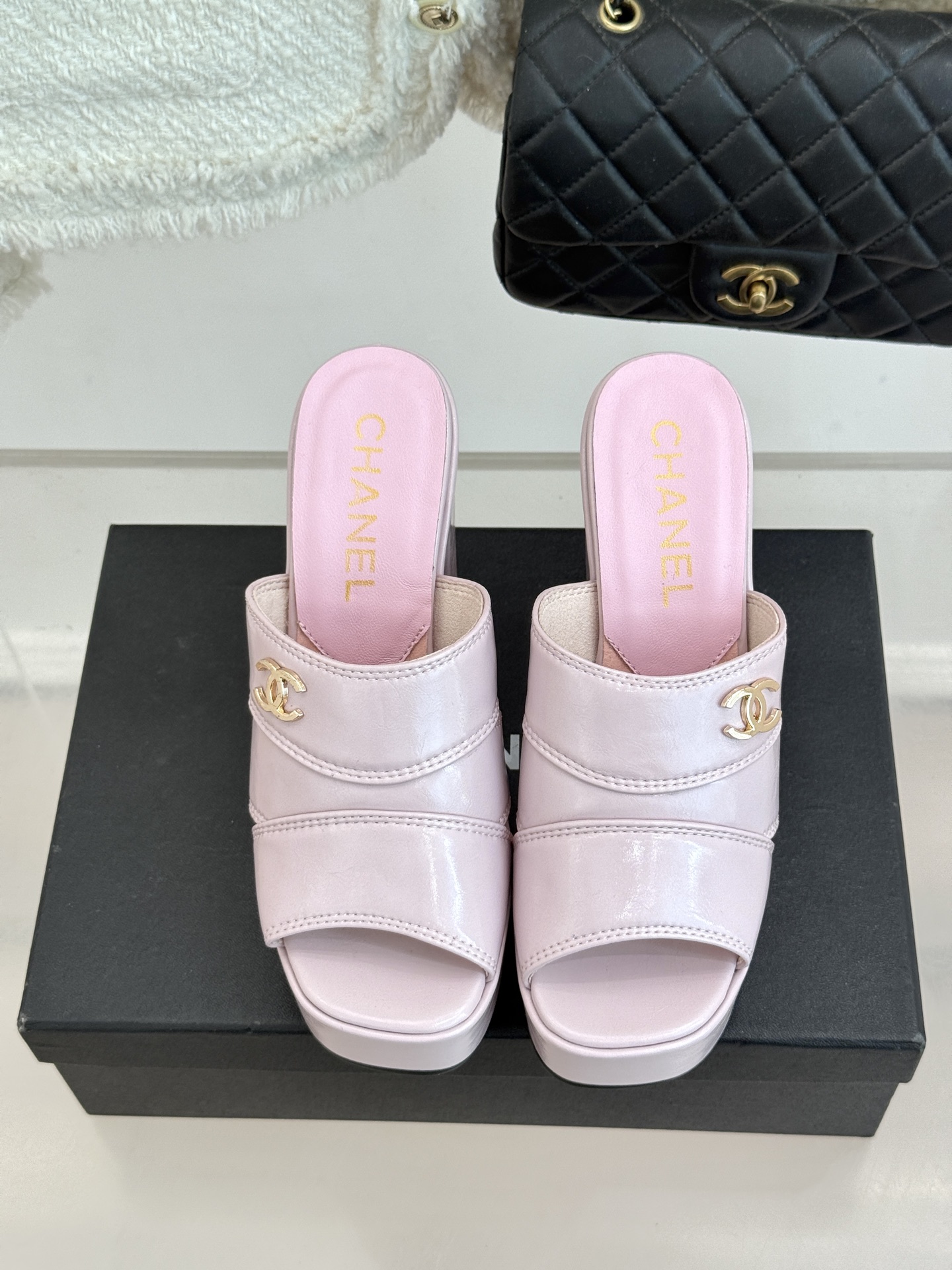 CHANE*｜小香经典走秀款防水台双C高跟拖鞋巴黎时装周周秀重磅新品‼️穿上瞬间拉长拉细小腿比例随意的搭