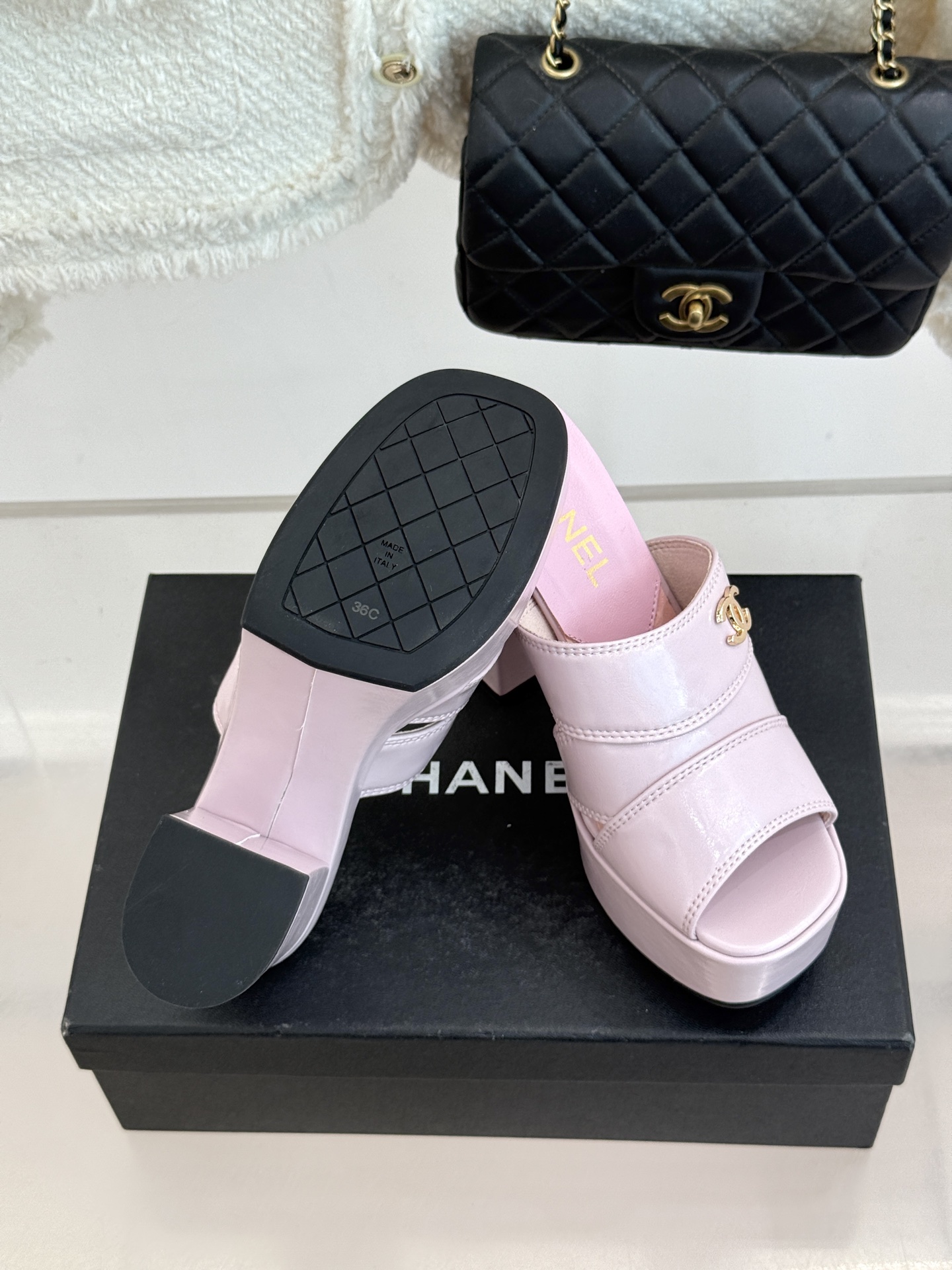 CHANE*｜小香经典走秀款防水台双C高跟拖鞋巴黎时装周周秀重磅新品‼️穿上瞬间拉长拉细小腿比例随意的搭