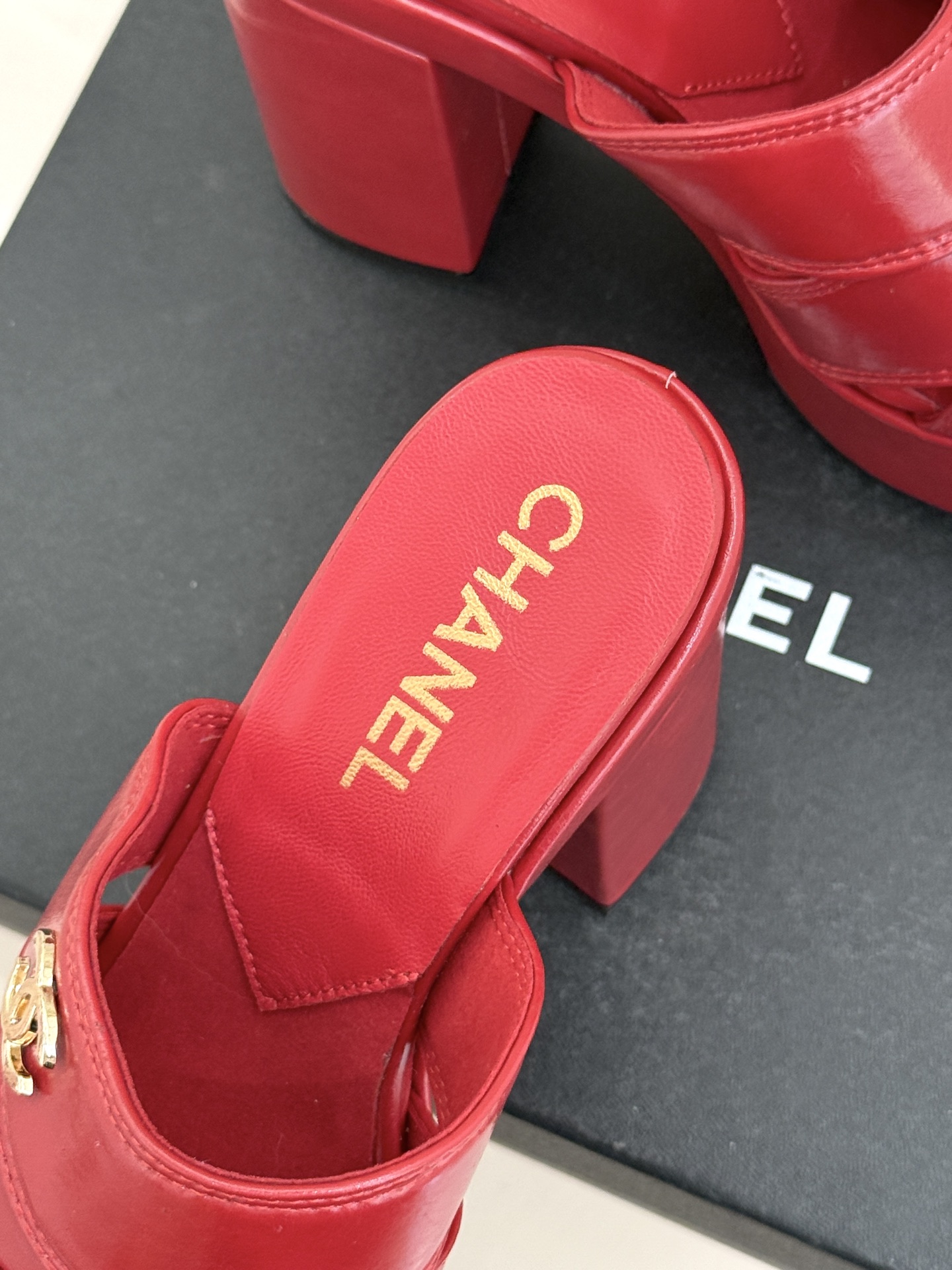 CHANE*｜小香经典走秀款防水台双C高跟拖鞋巴黎时装周周秀重磅新品‼️穿上瞬间拉长拉细小腿比例随意的搭